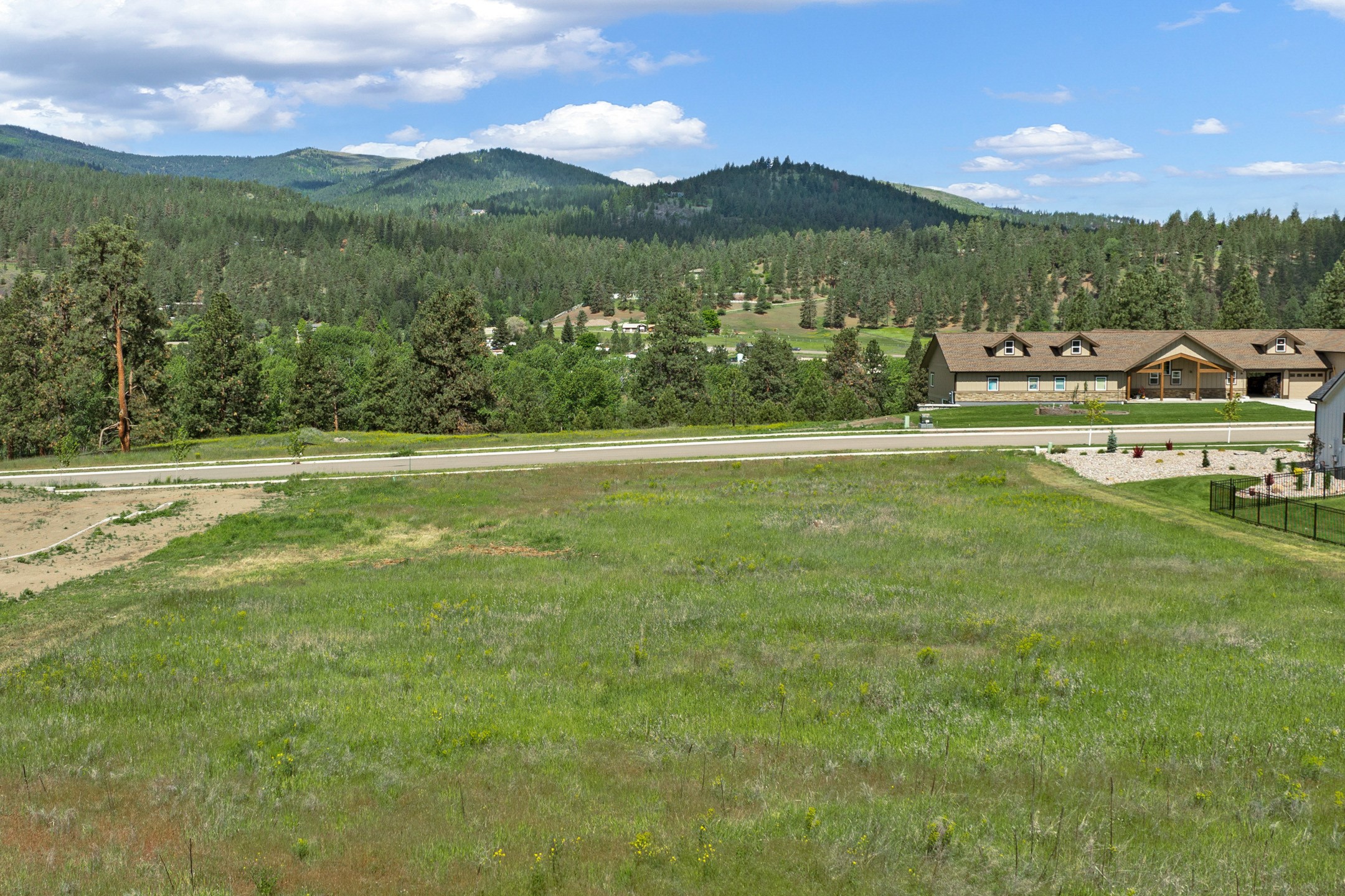 4065 Mornhinweg Loop