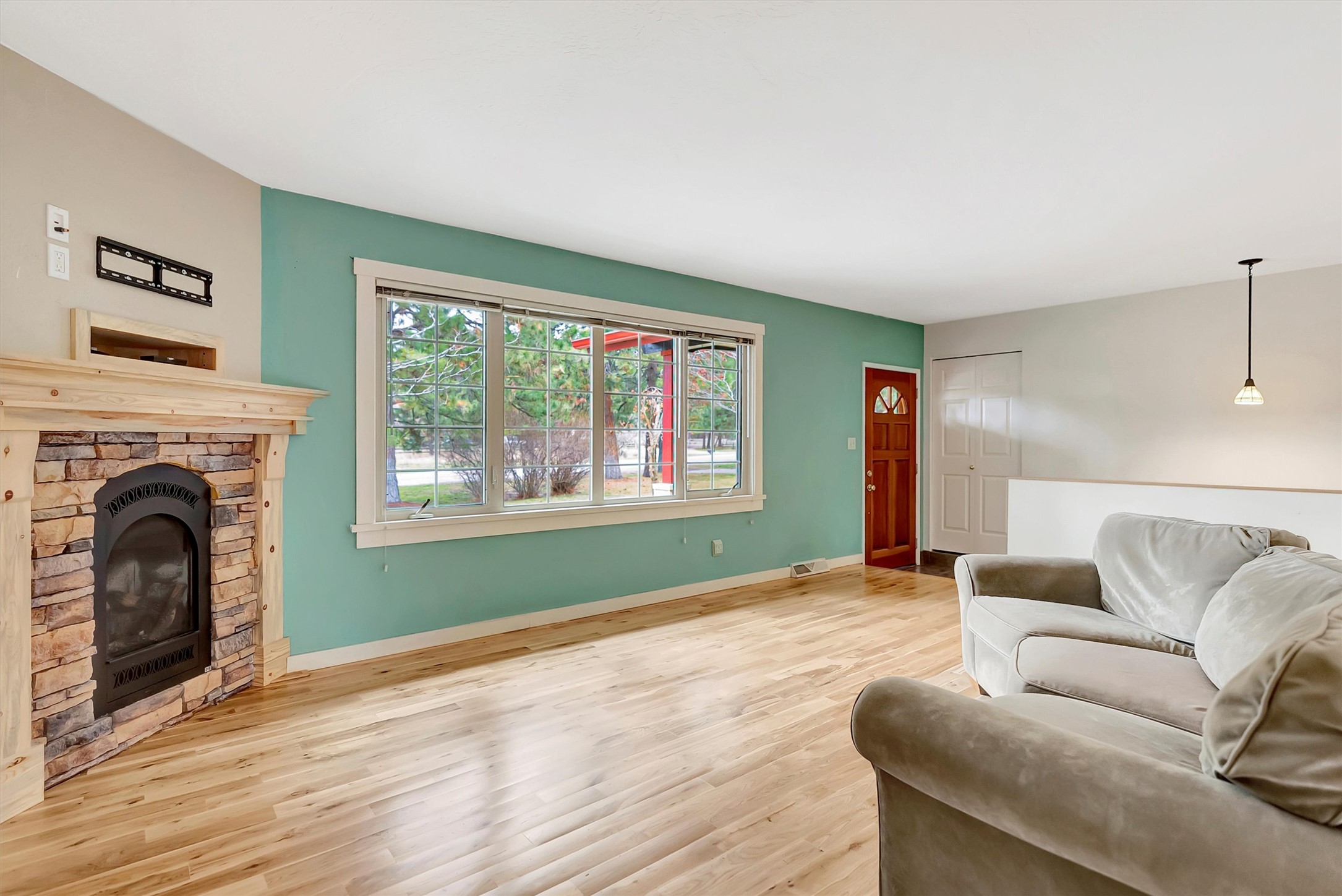 4628 Rattlesnake Drive