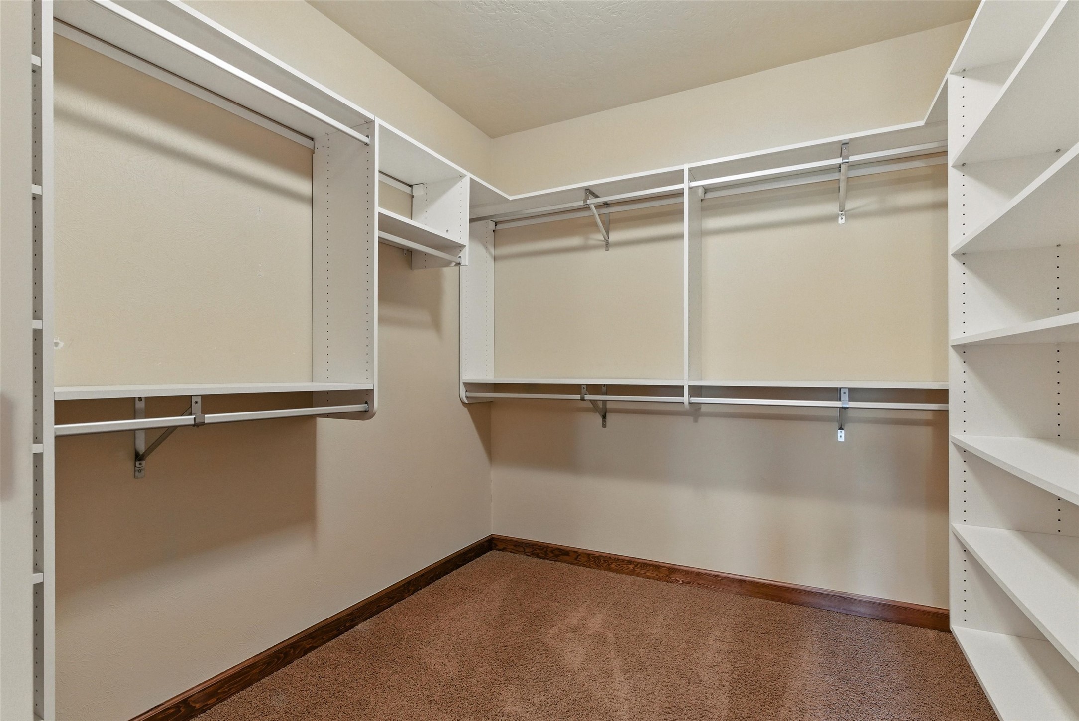 1112 Anglers Bend Way