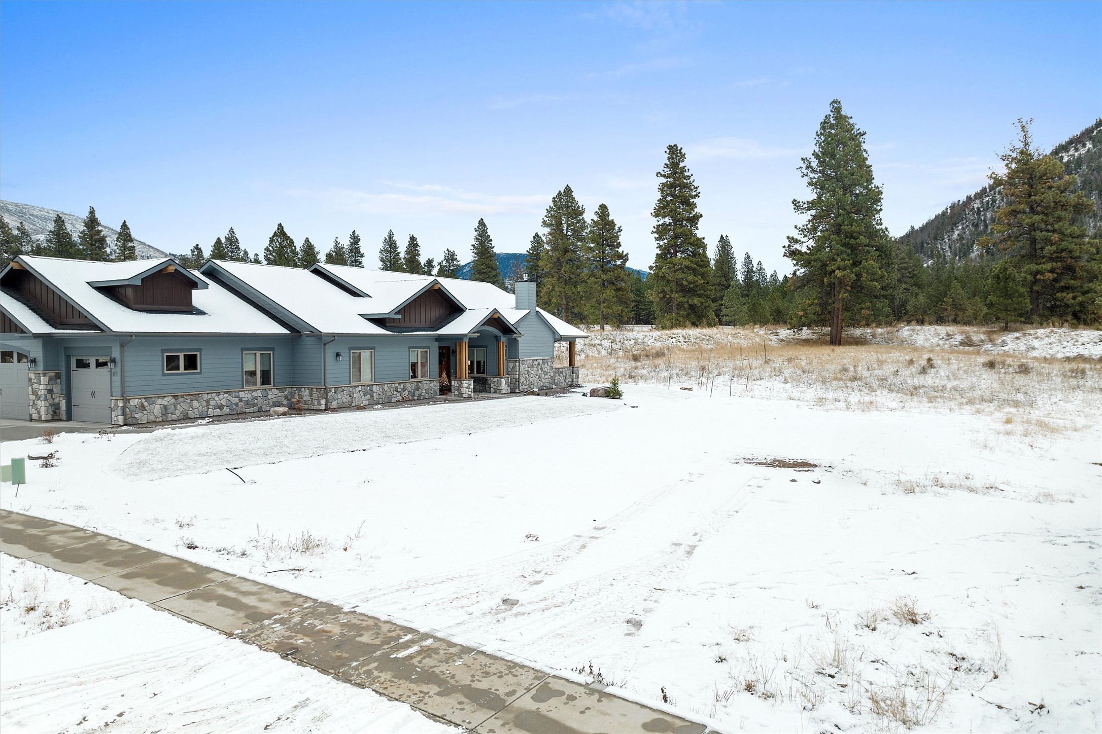 825 Anglers Bend Way