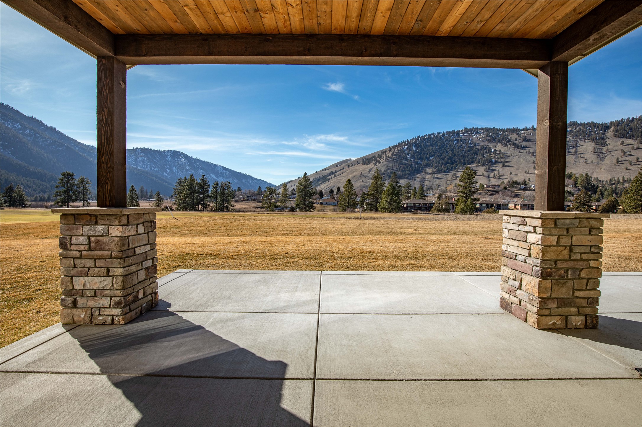 985 Anglers Bend Way