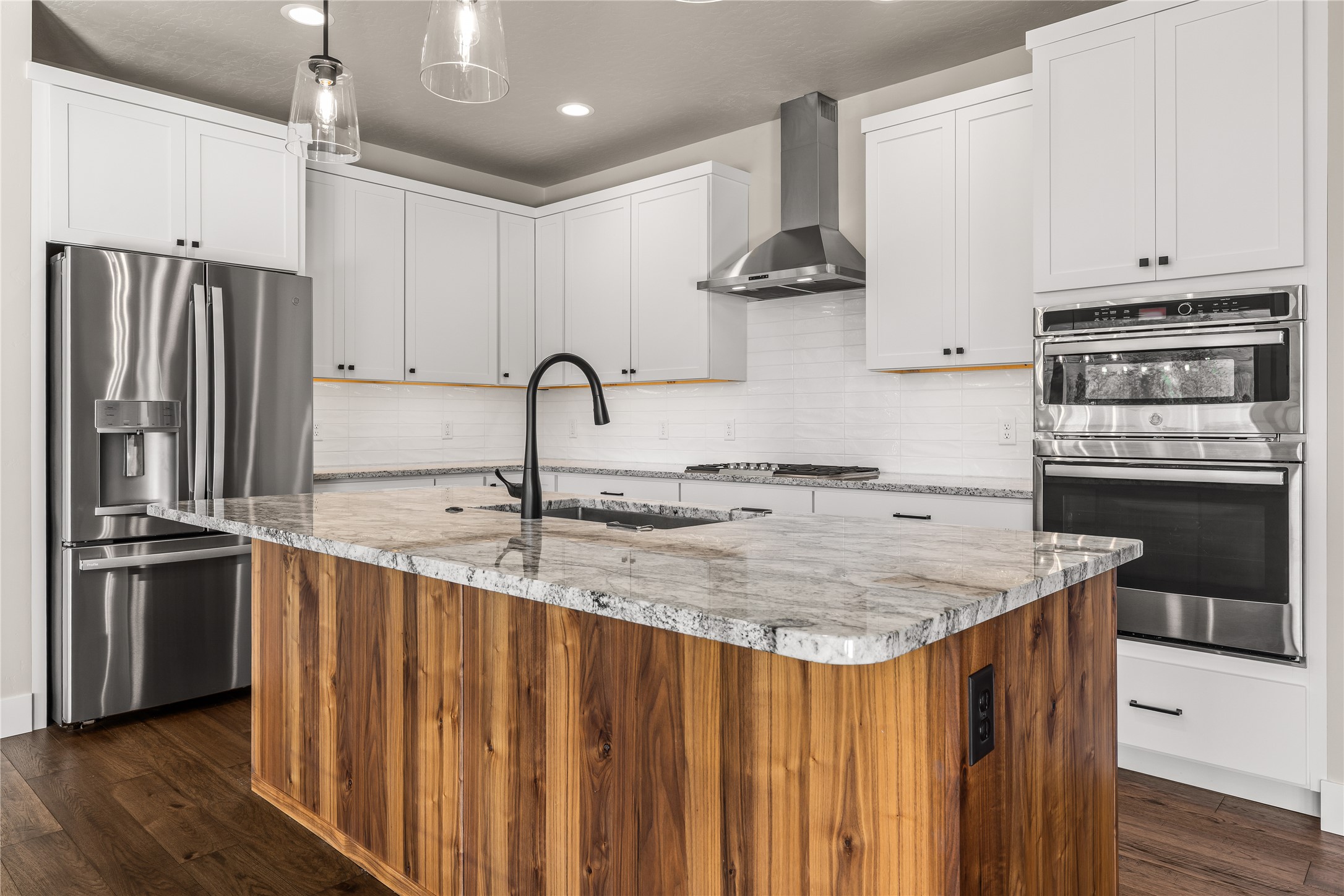 985 Anglers Bend Way