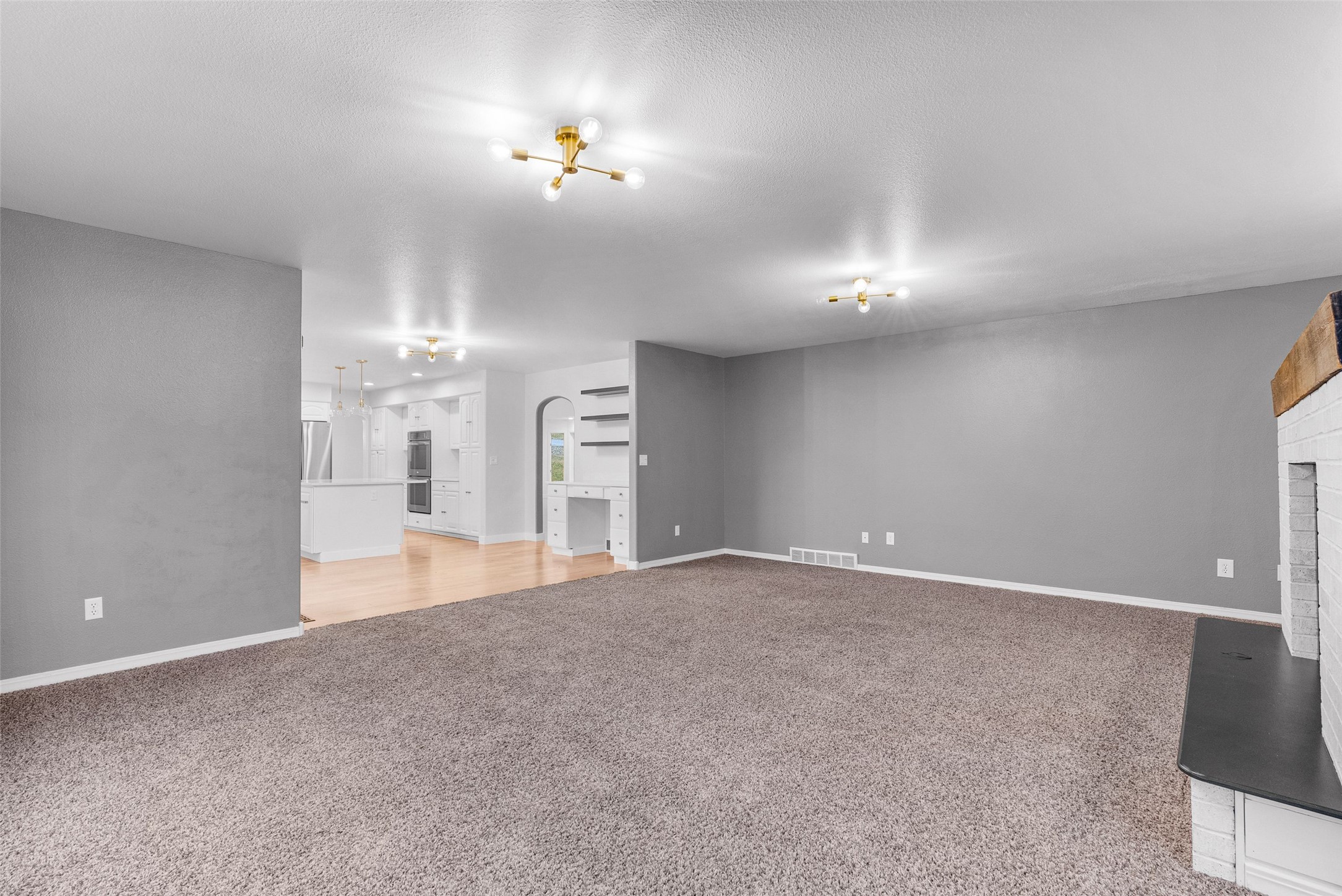 4607 Hillview Way