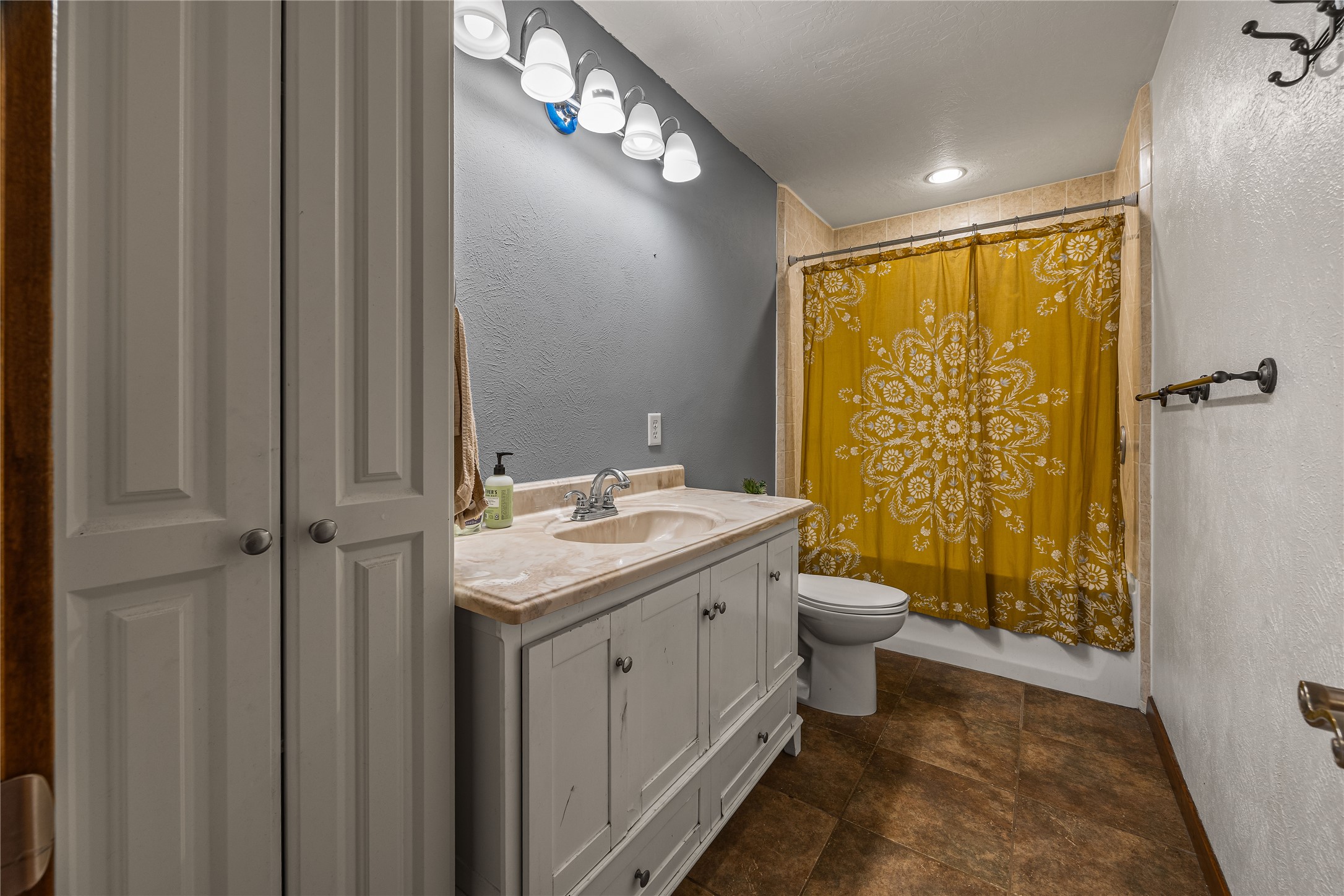2103 S 14th Street W