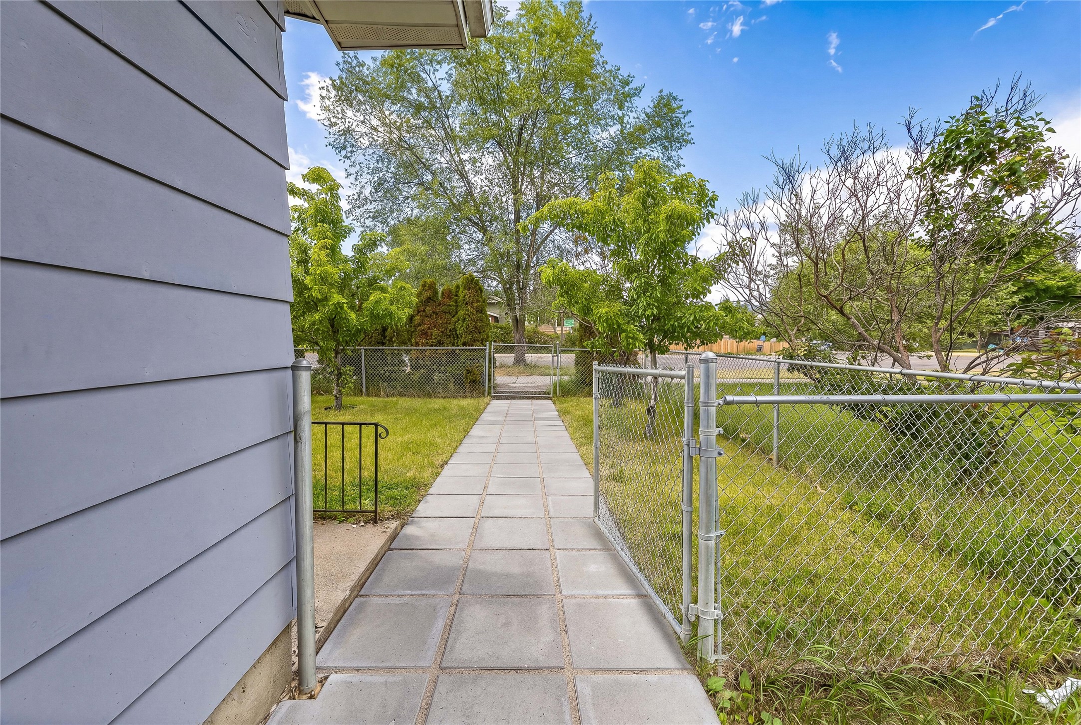 2103 S 14th Street W