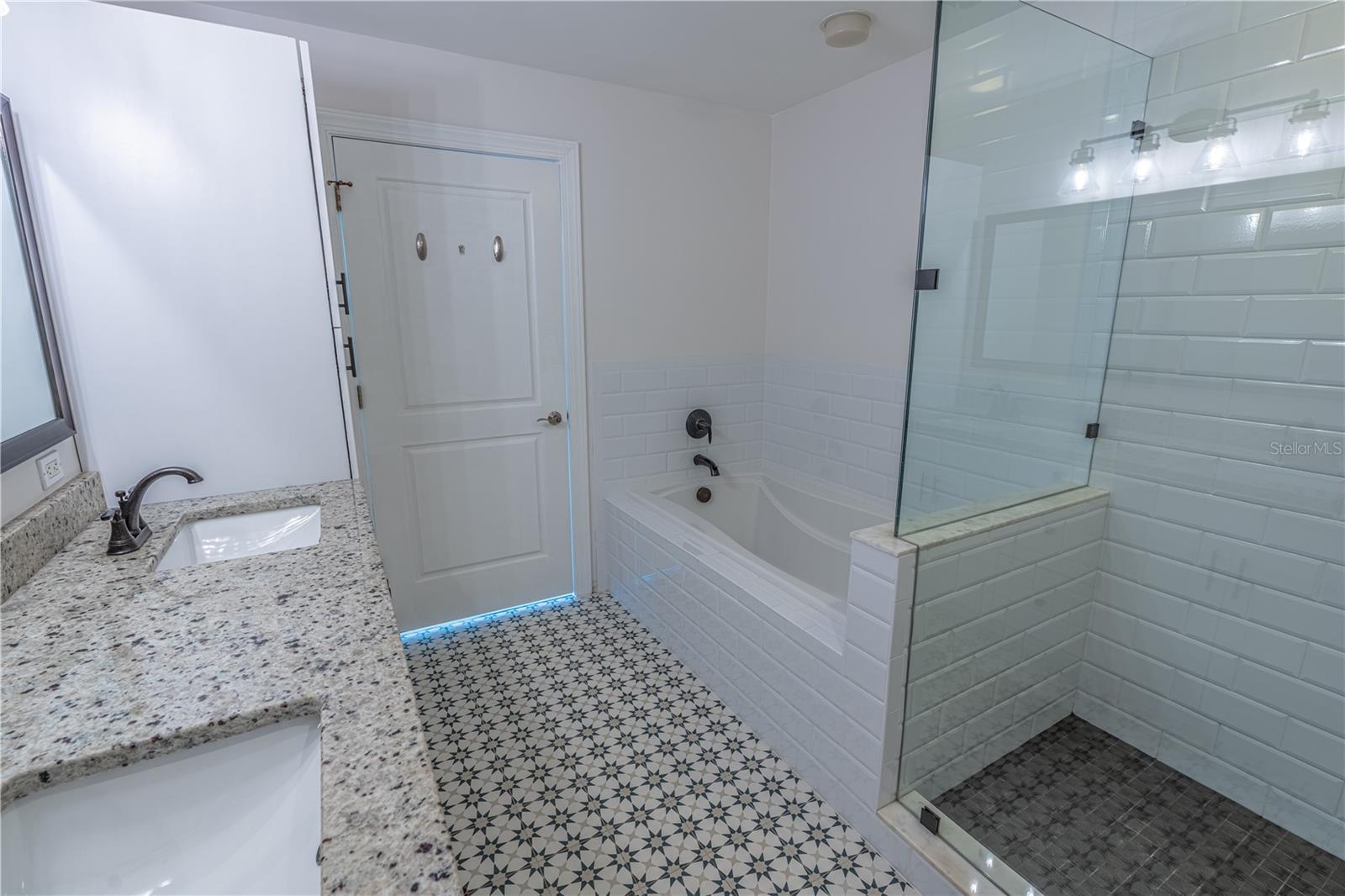 1227 E MADISON ST #506
