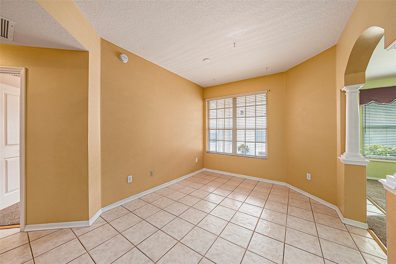 1914 SASSAFRAS DR