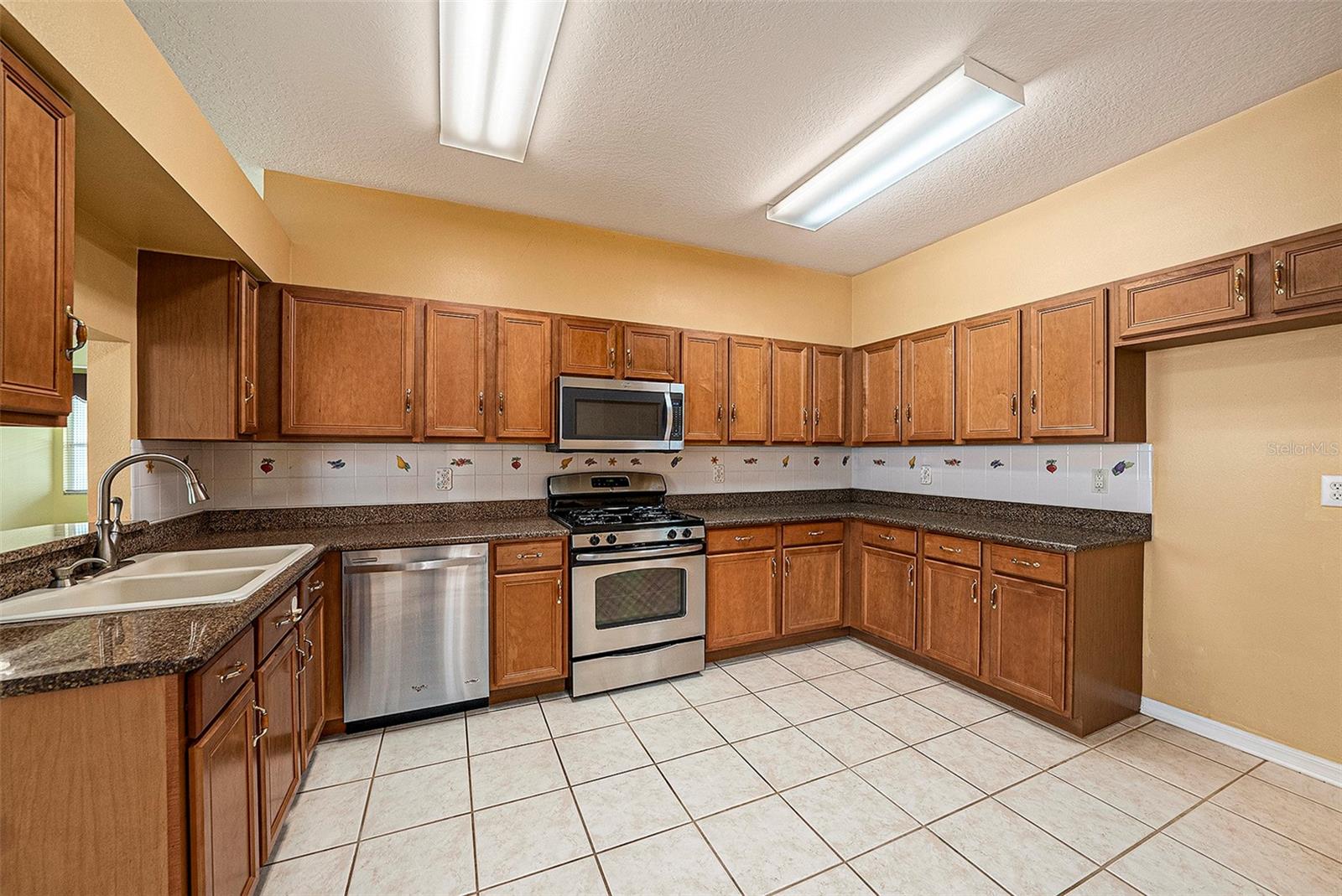 1914 SASSAFRAS DR