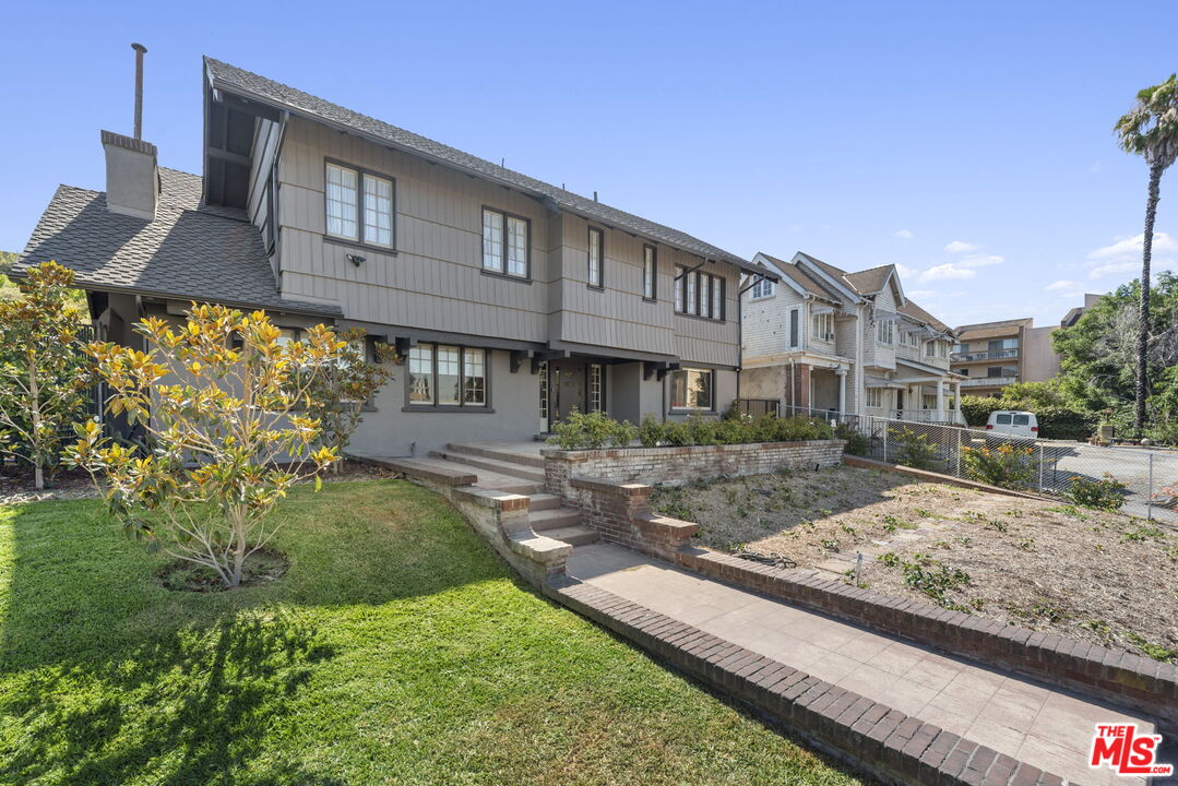 344 S Kingsley Dr