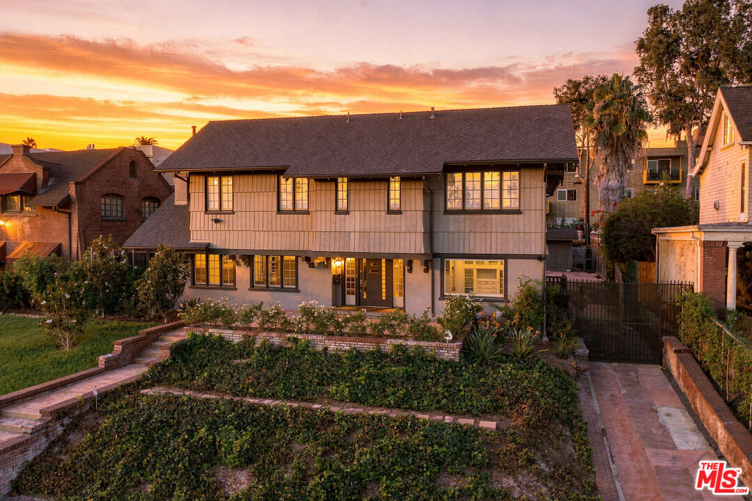 344 S Kingsley Dr