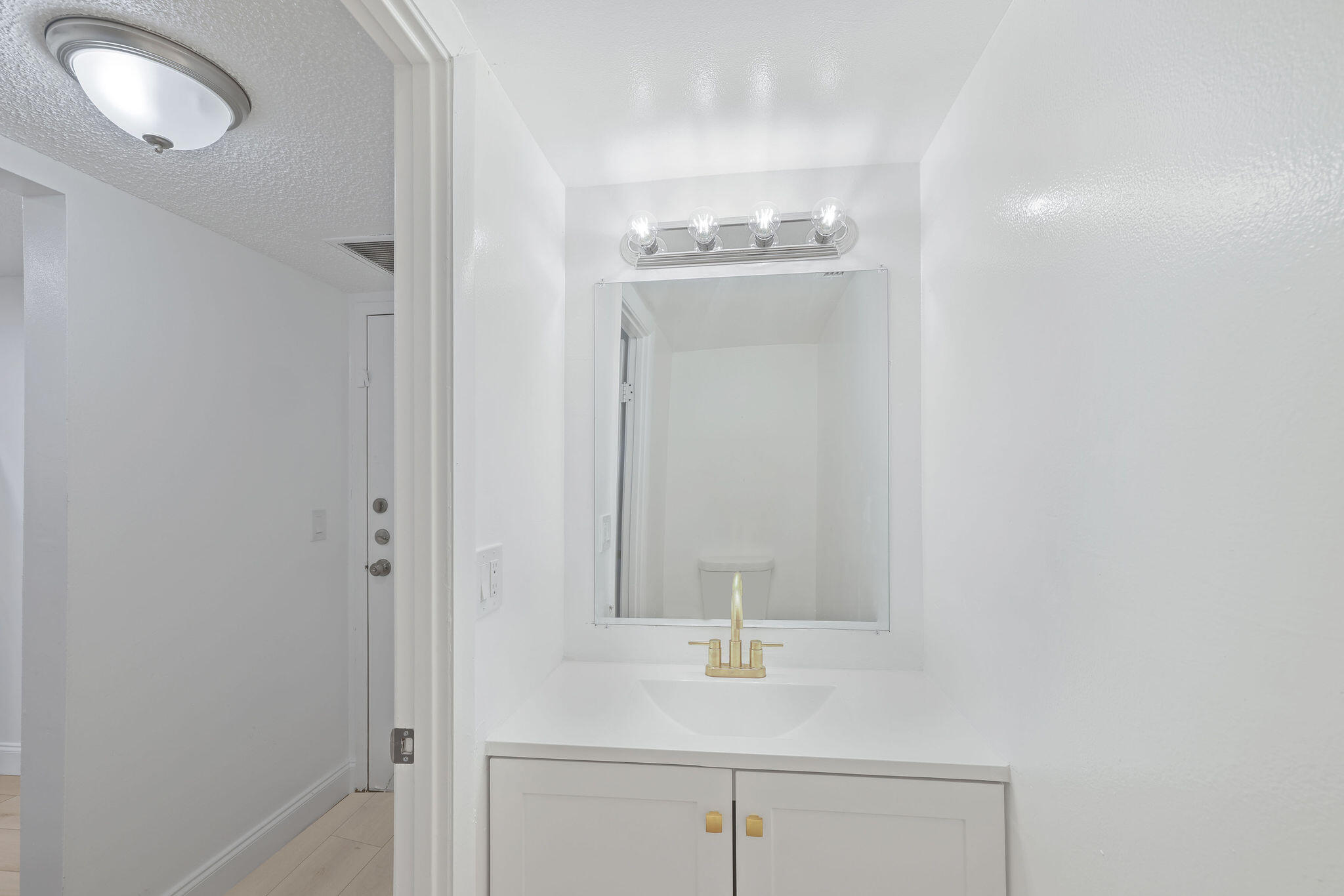 200 Leslie Drive 516