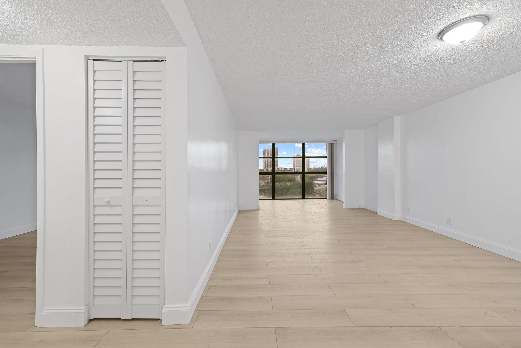 200 Leslie Drive 516