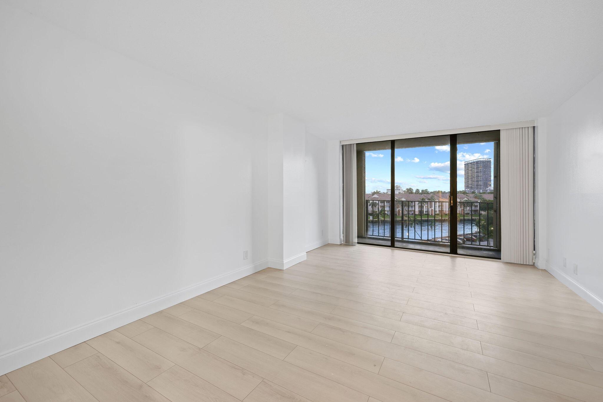 200 Leslie Drive 516