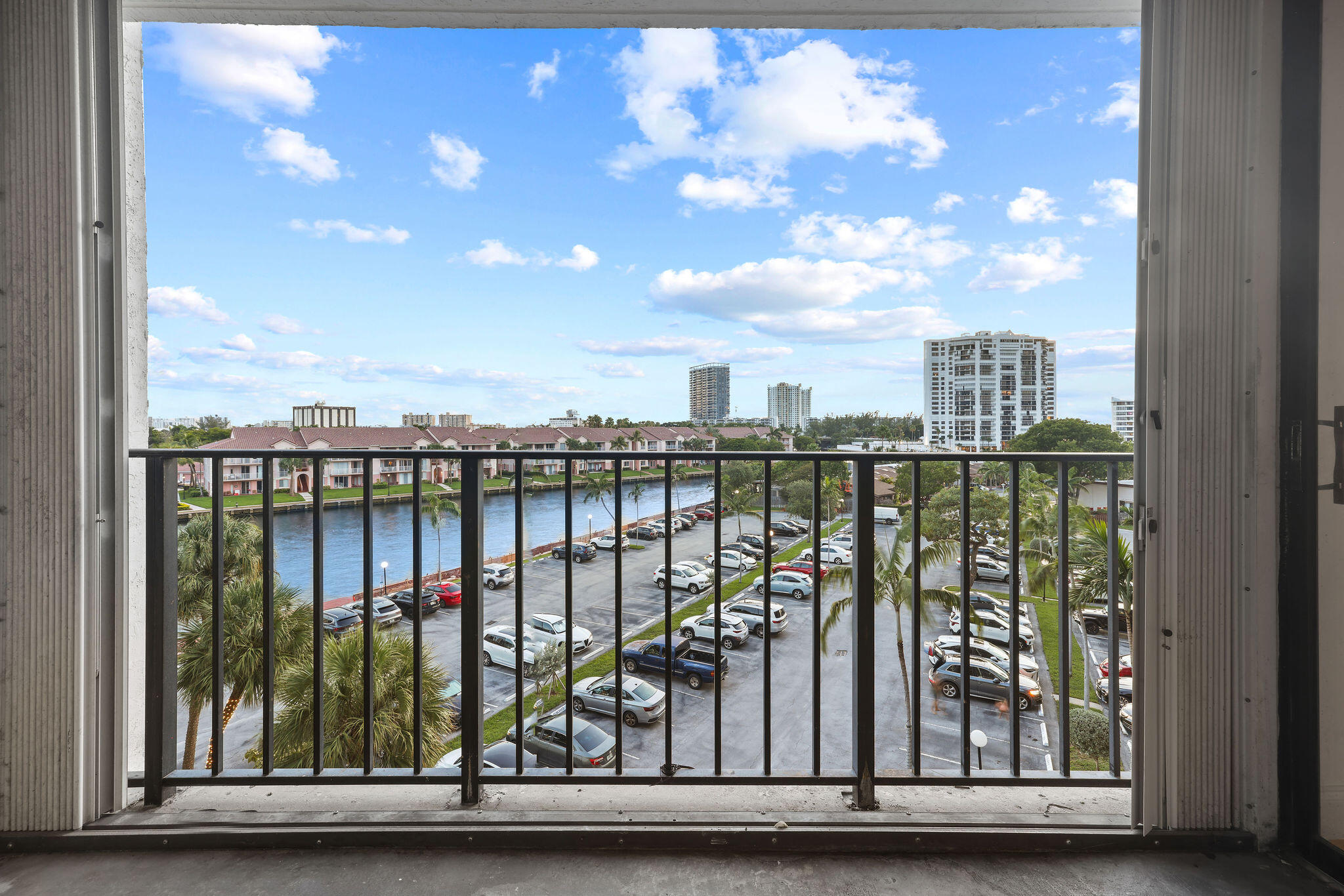 200 Leslie Drive 516