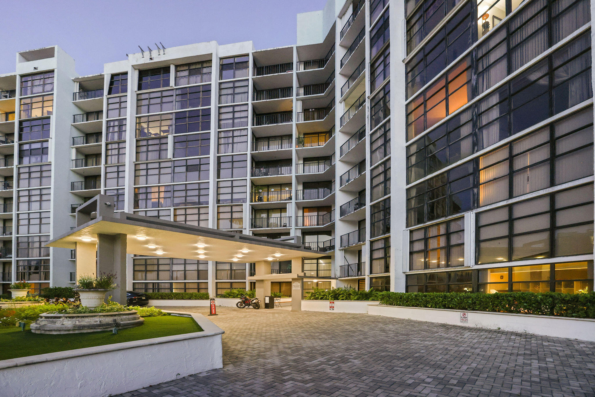 200 Leslie Drive 516