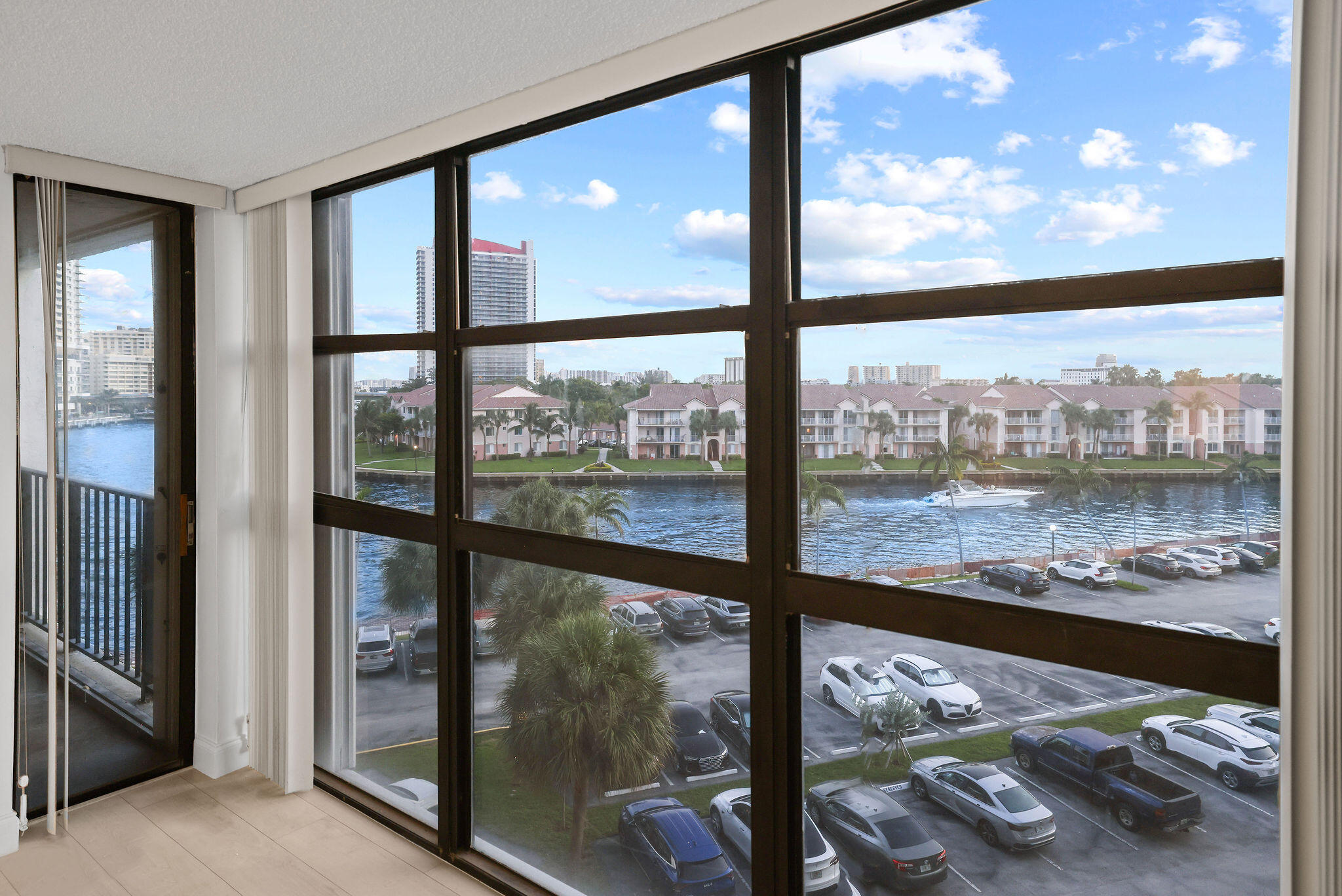 200 Leslie Drive 516