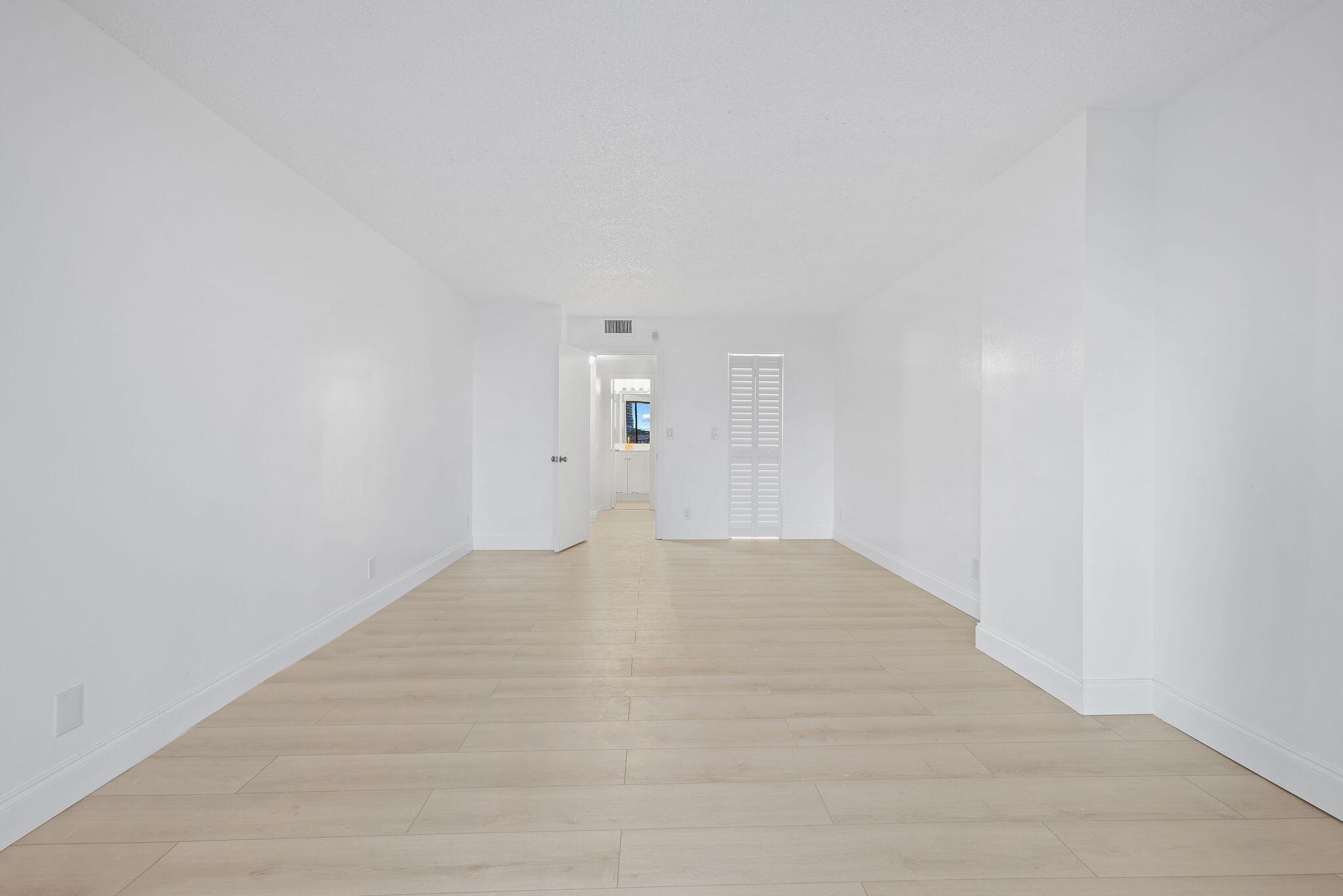 200 Leslie Drive 516