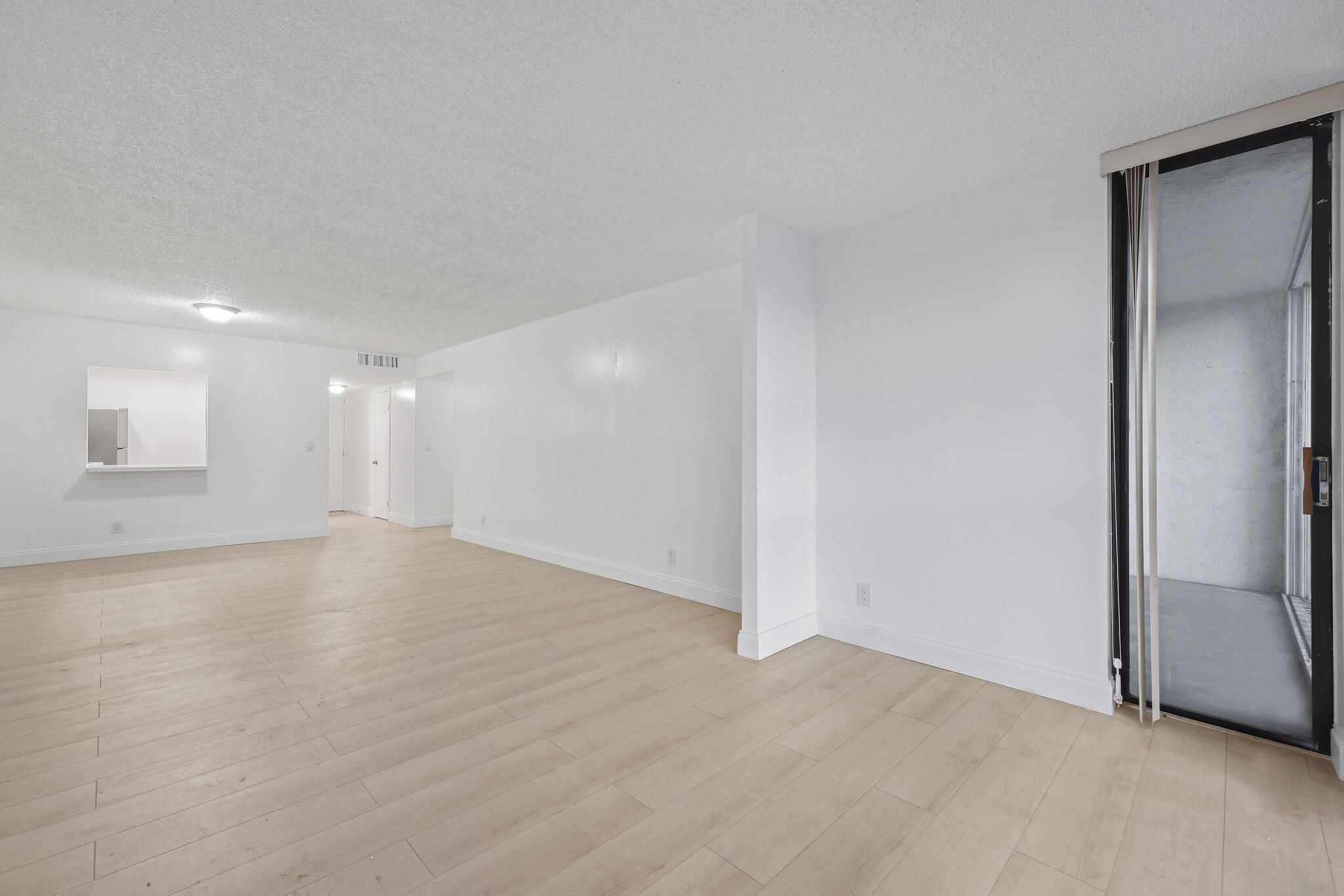 200 Leslie Drive 516