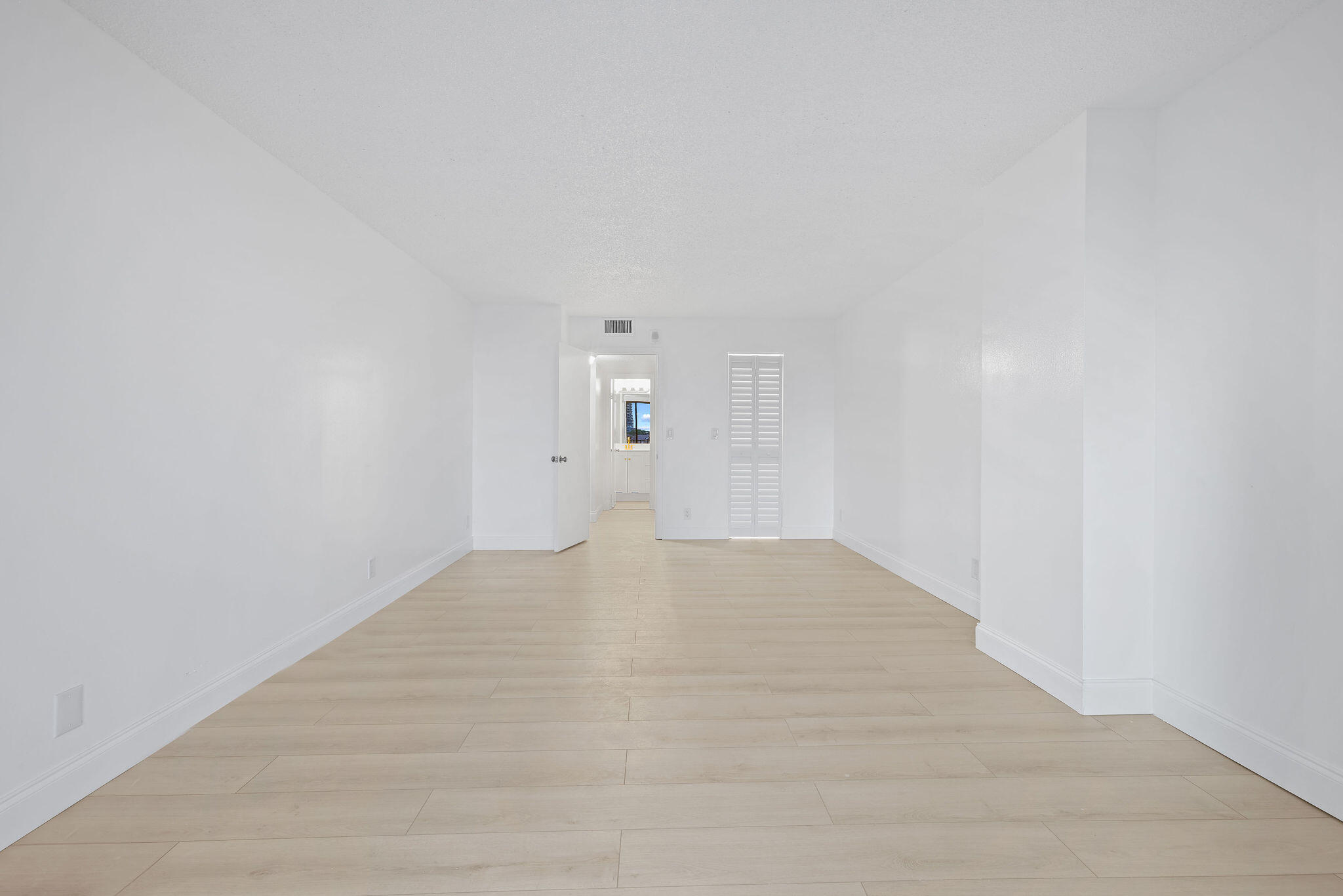 200 Leslie Drive 516