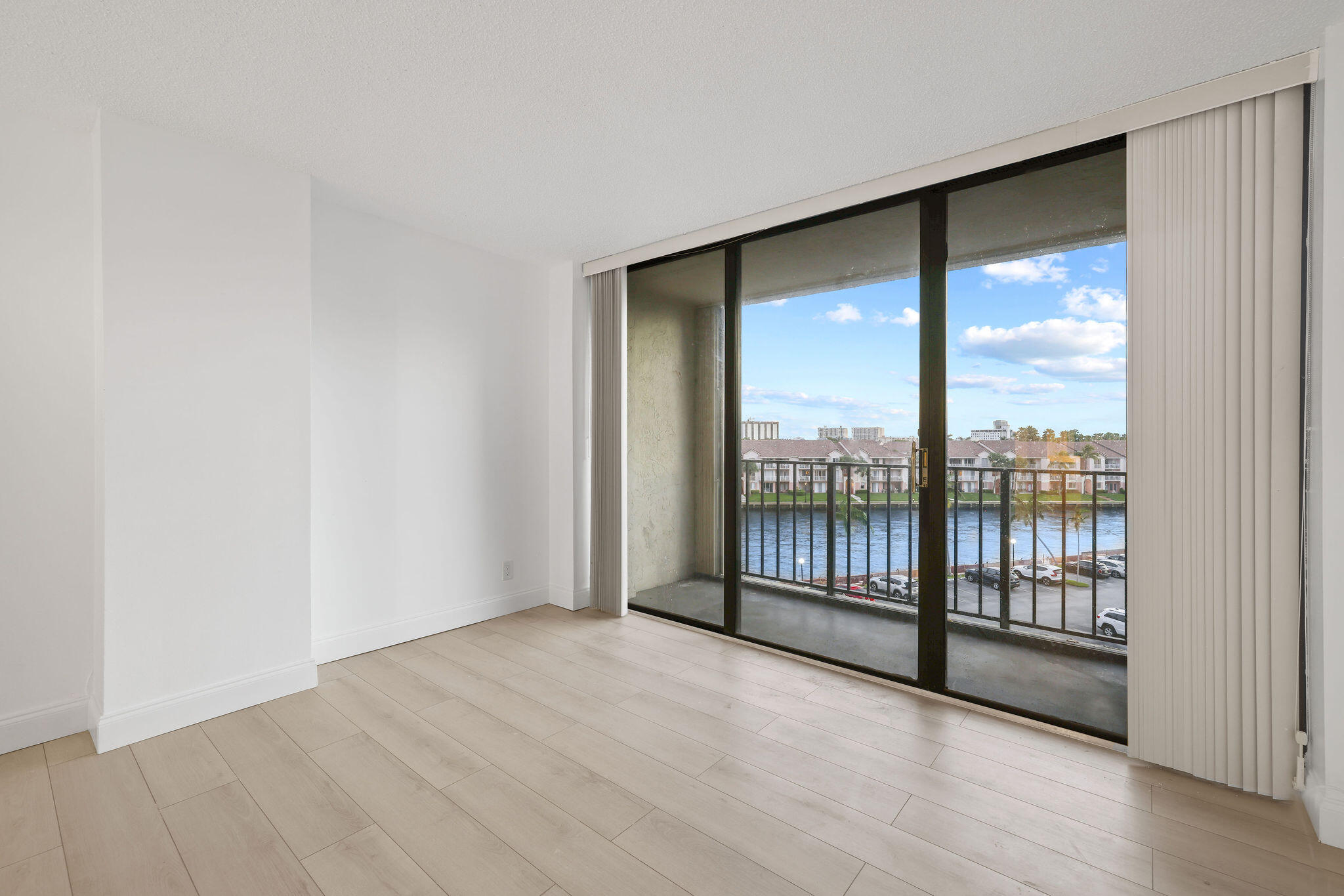 200 Leslie Drive 516