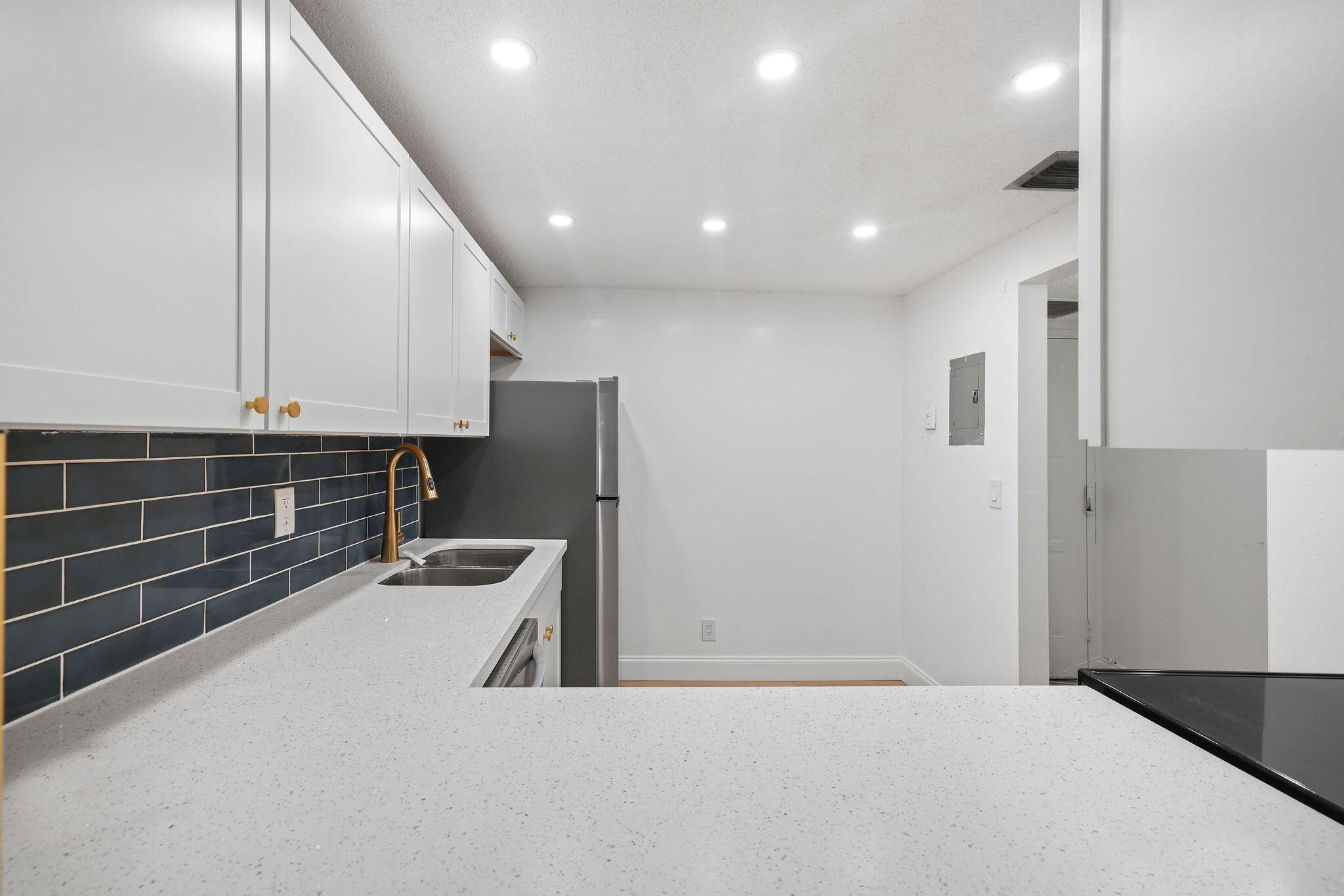 200 Leslie Drive 516