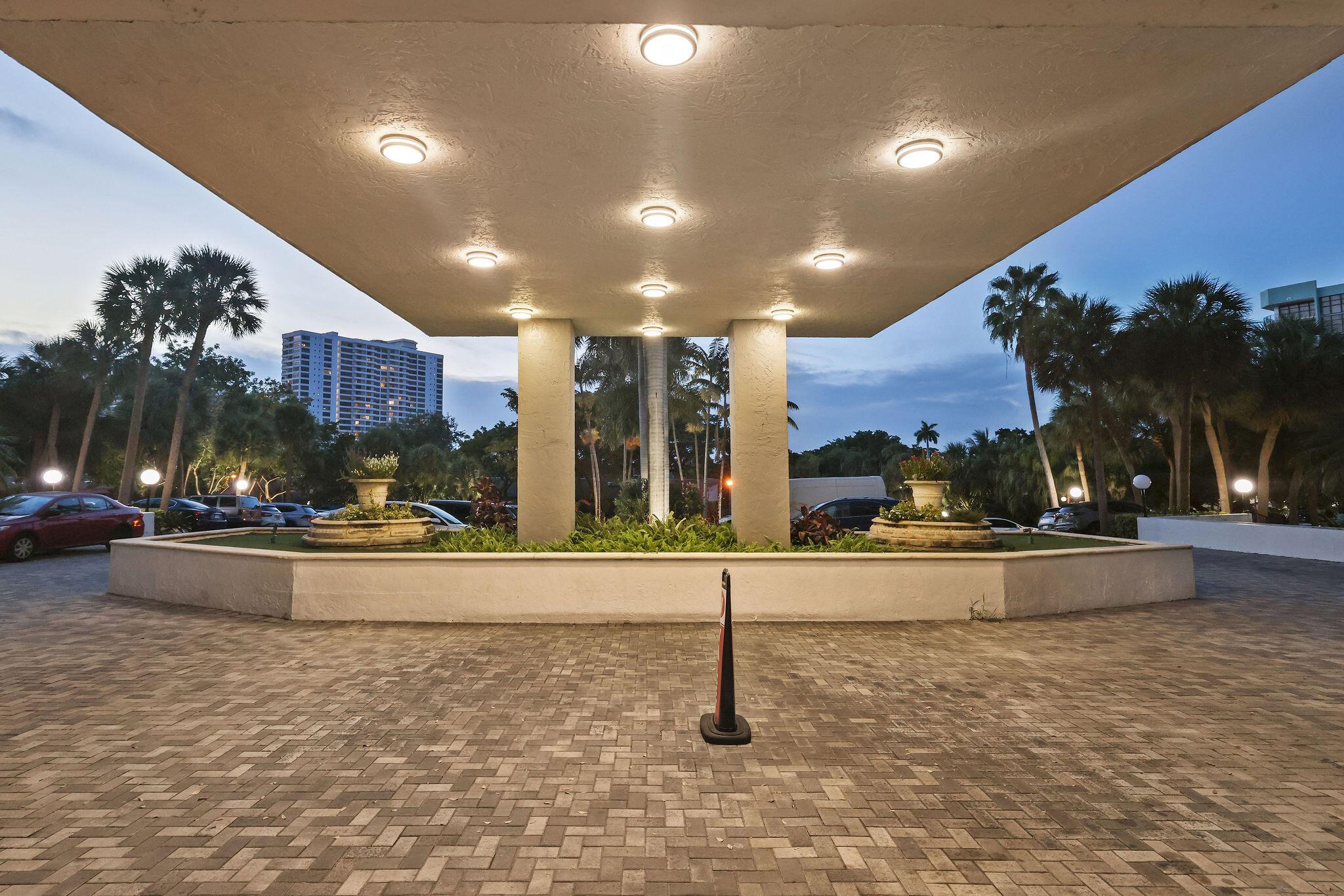 200 Leslie Drive 516