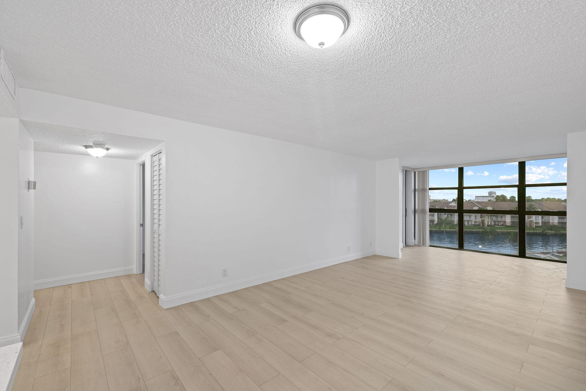 200 Leslie Drive 516