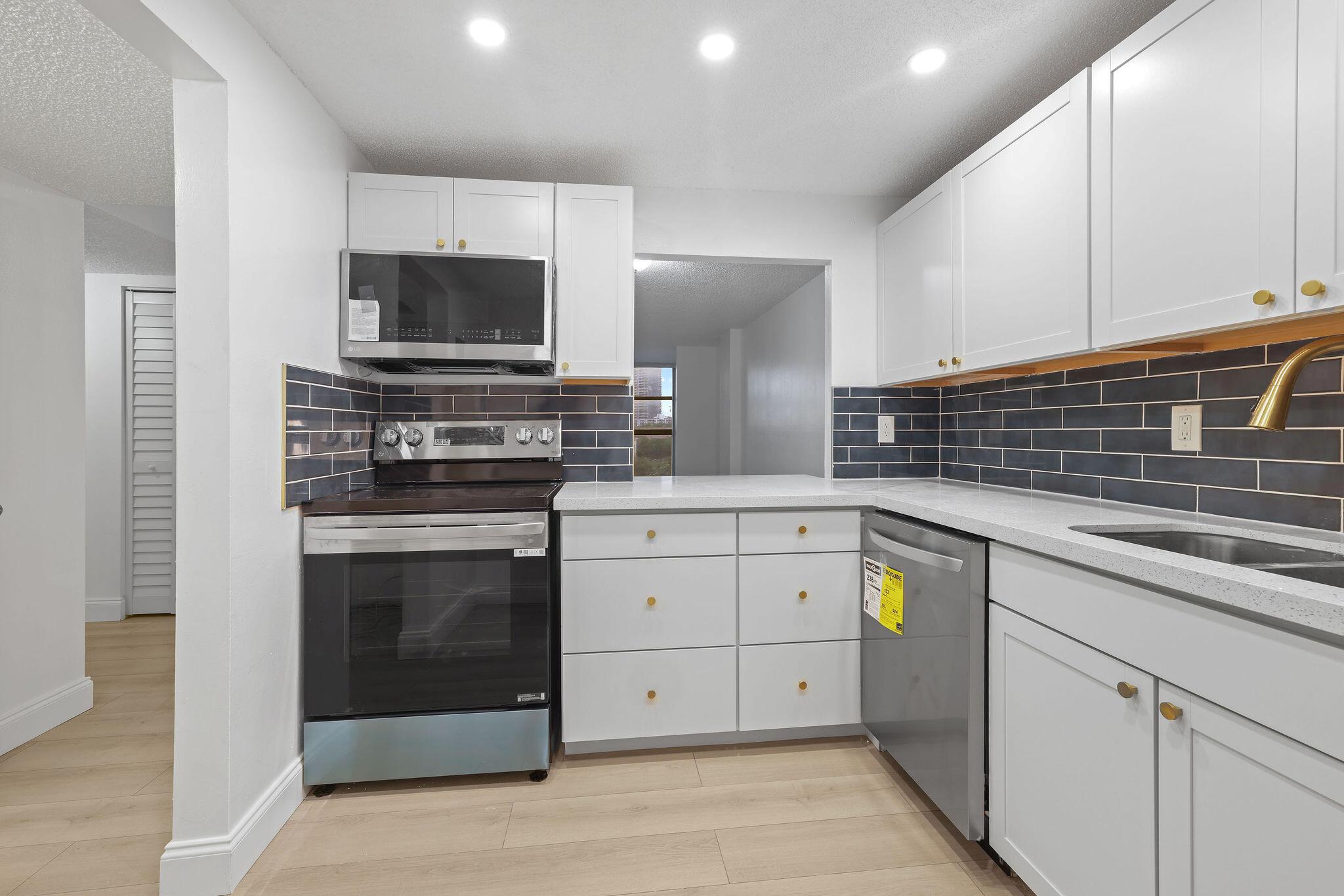 200 Leslie Drive 516