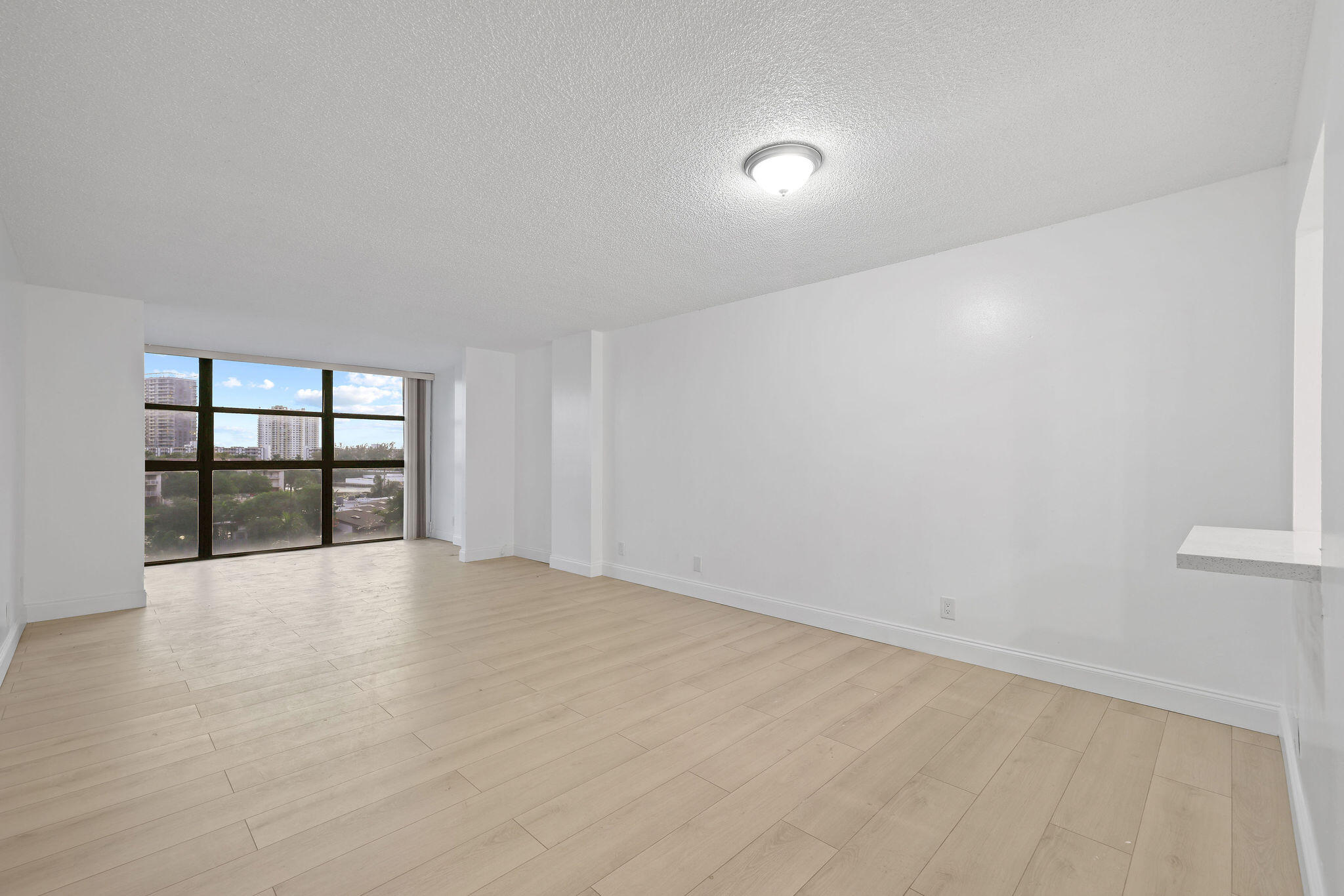 200 Leslie Drive 516