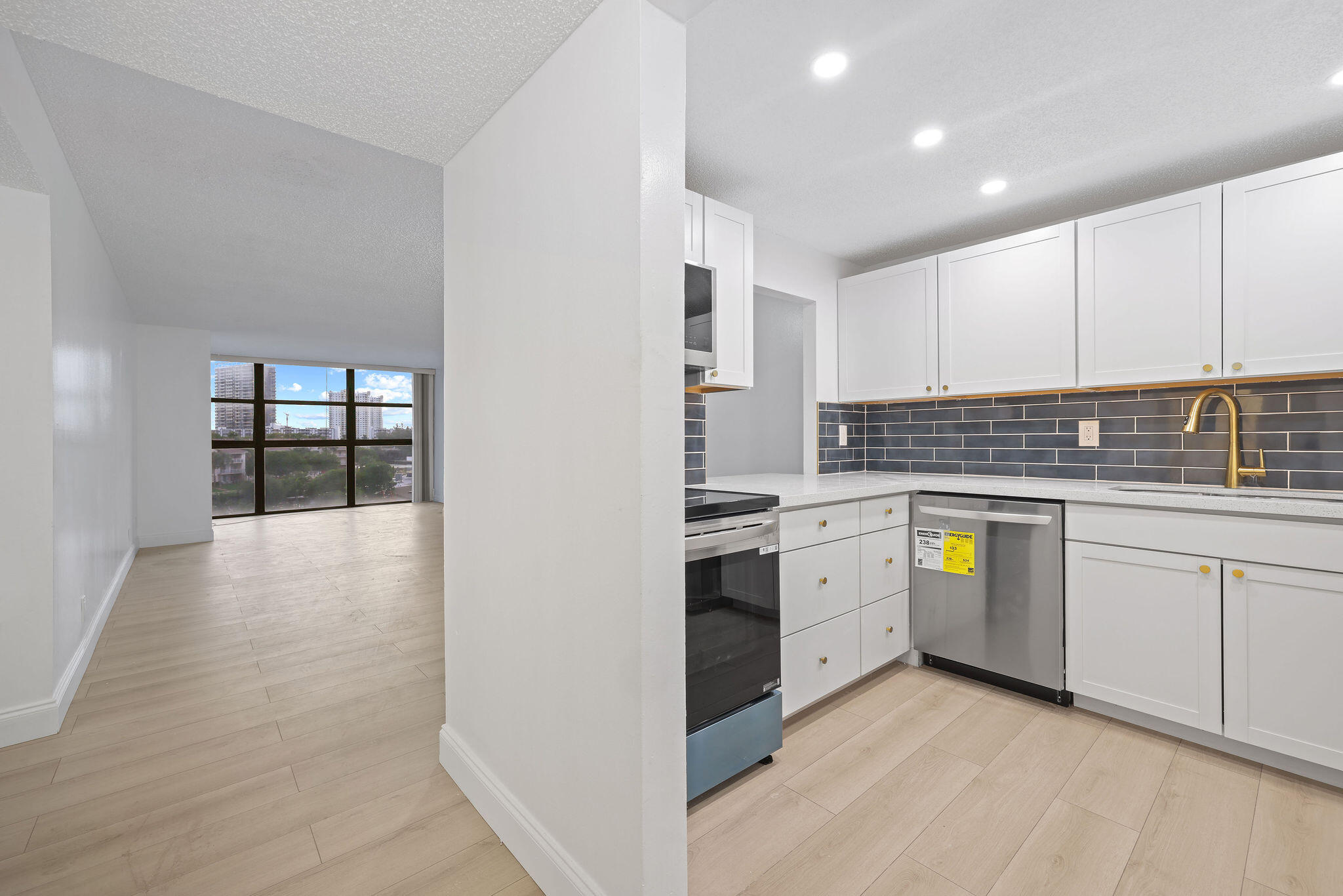 200 Leslie Drive 516