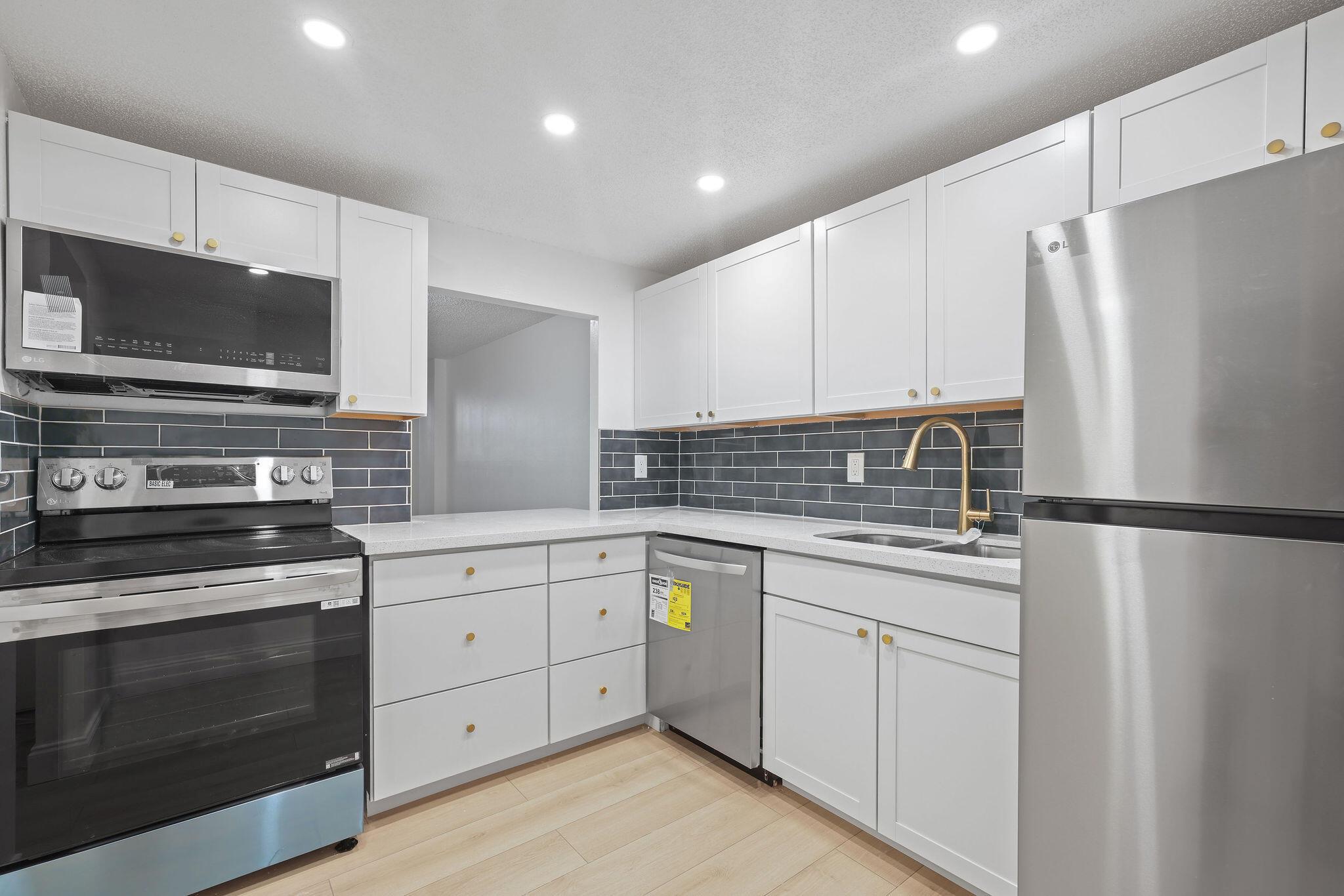 200 Leslie Drive 516