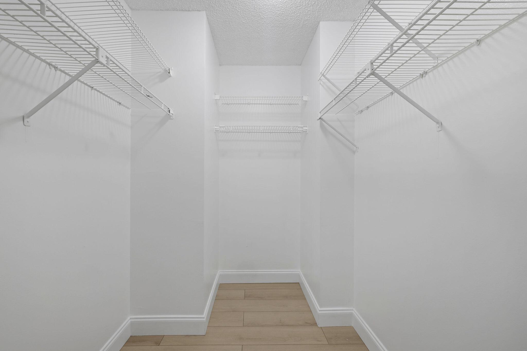 200 Leslie Drive 516