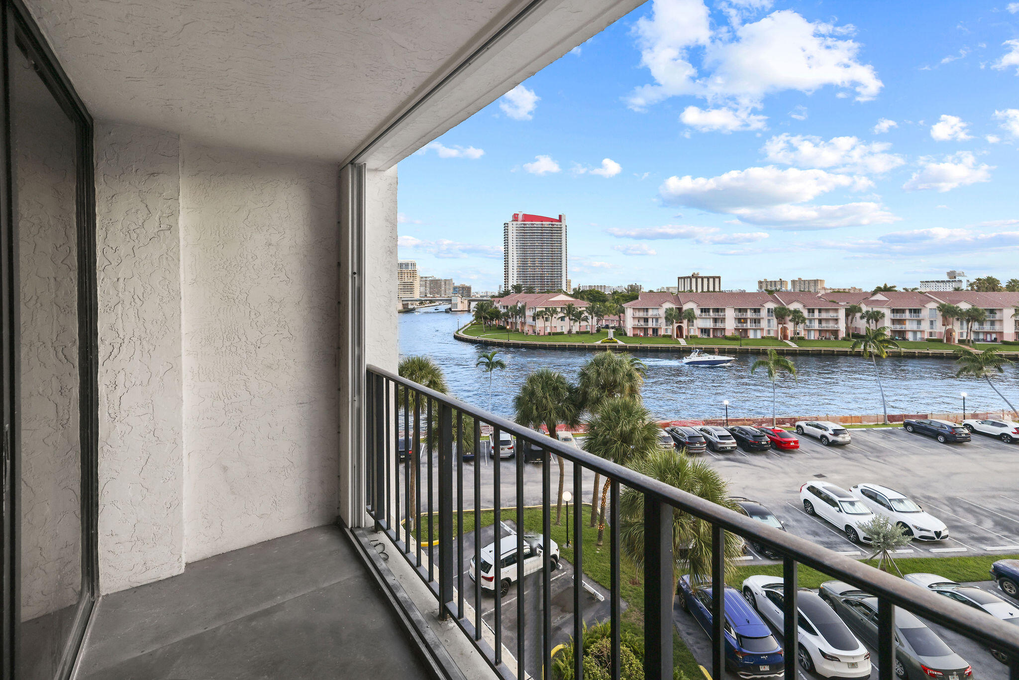 200 Leslie Drive 516