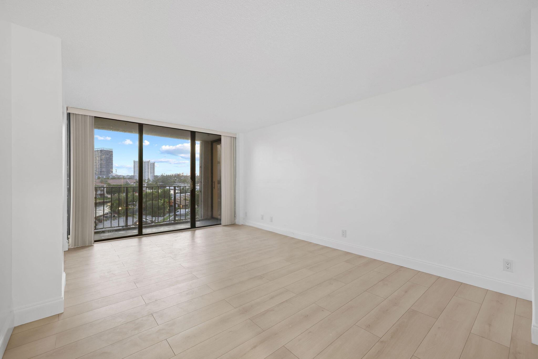 200 Leslie Drive 516