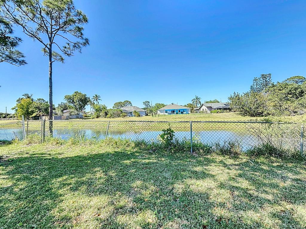 785 NW Archer Avenue