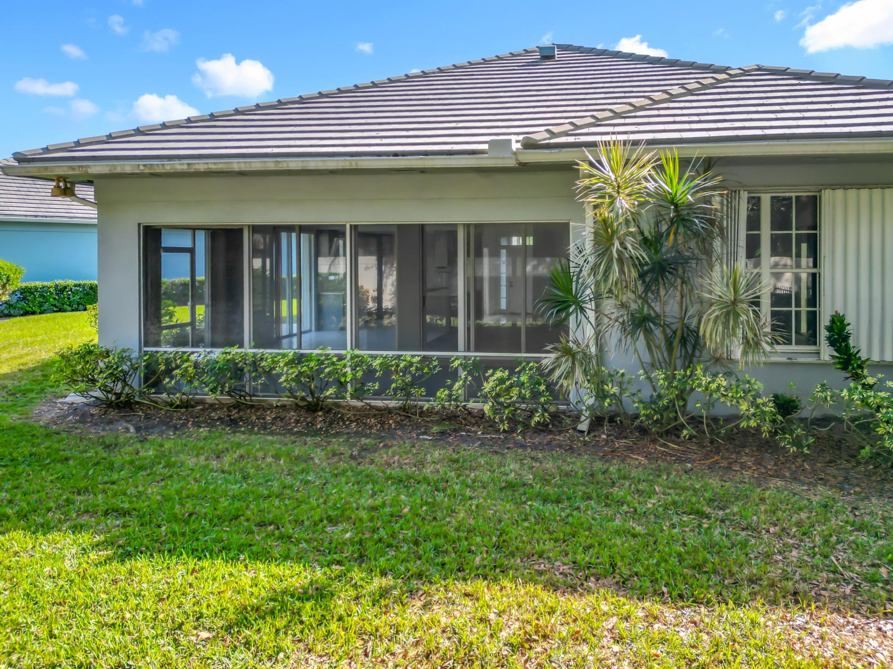 240 NW Bentley Circle