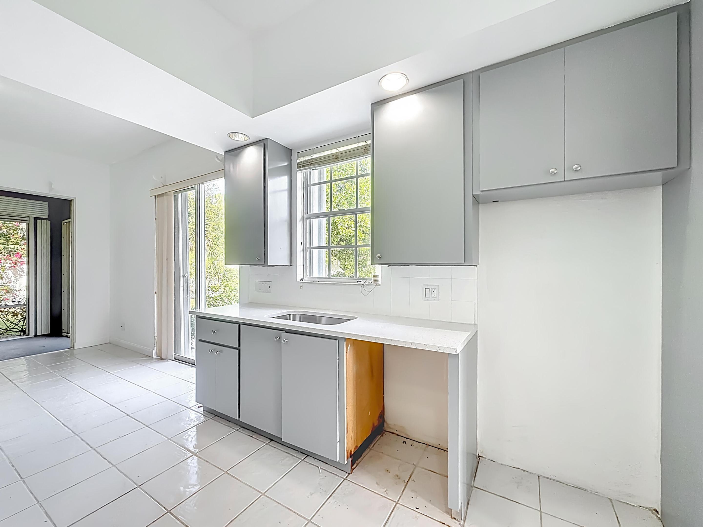 240 NW Bentley Circle