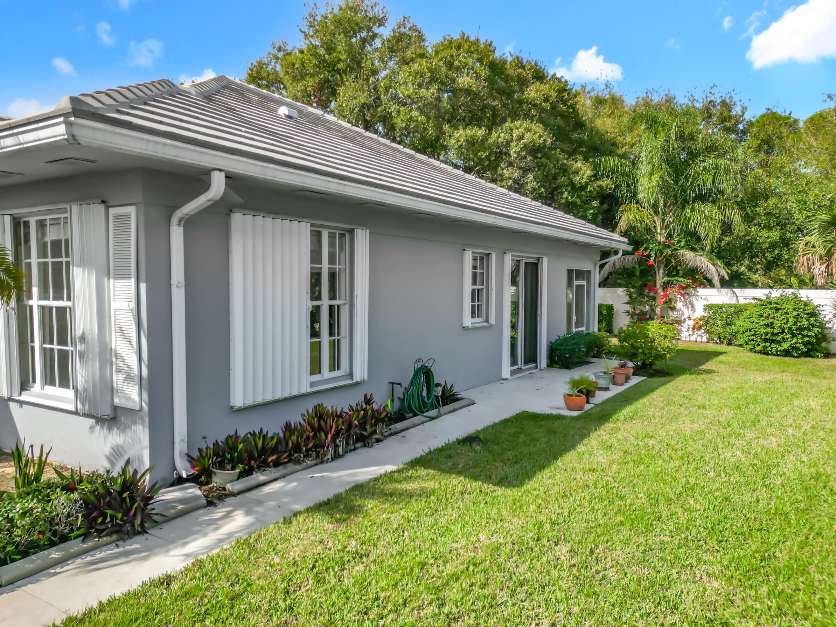 240 NW Bentley Circle