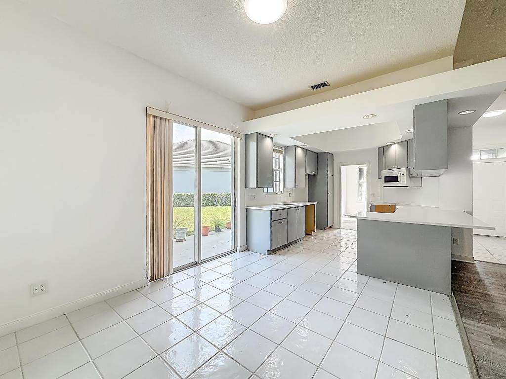 240 NW Bentley Circle