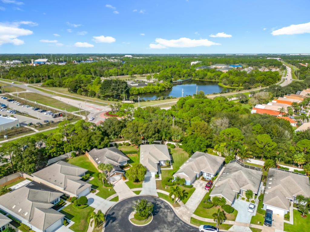 240 NW Bentley Circle