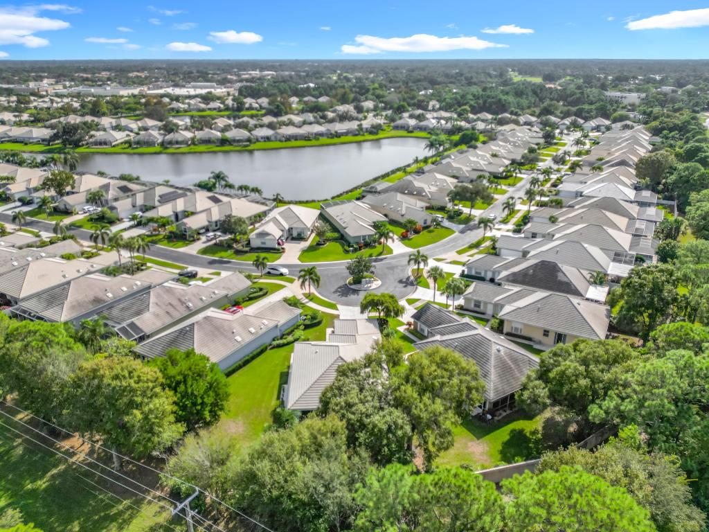 240 NW Bentley Circle