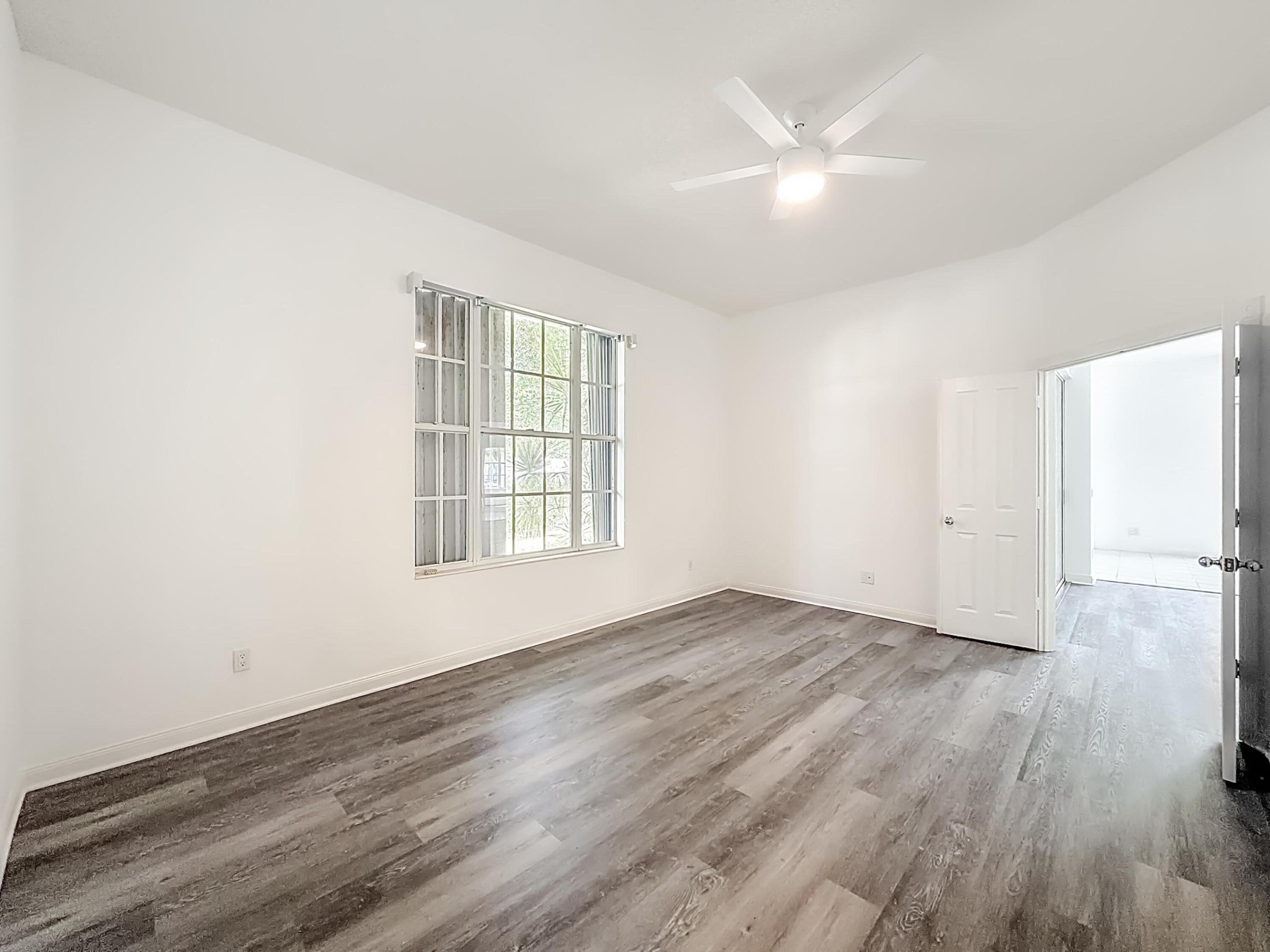 240 NW Bentley Circle