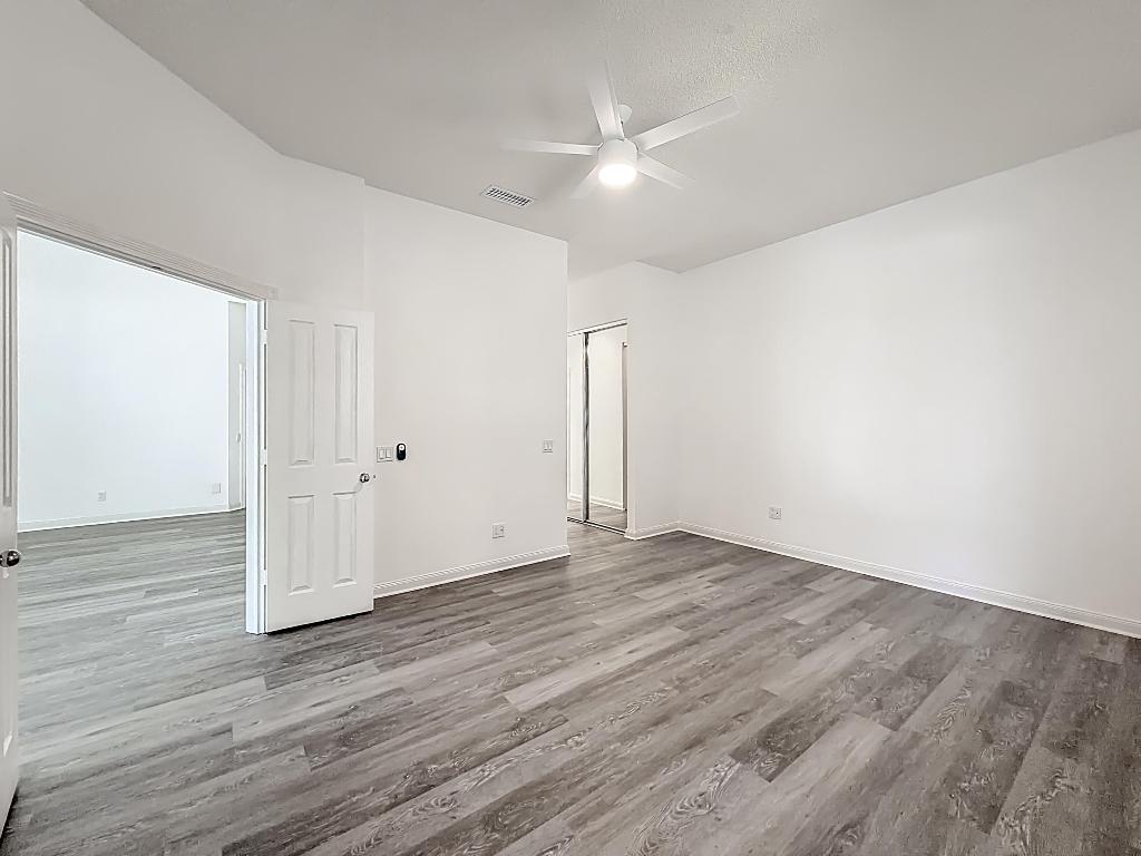 240 NW Bentley Circle