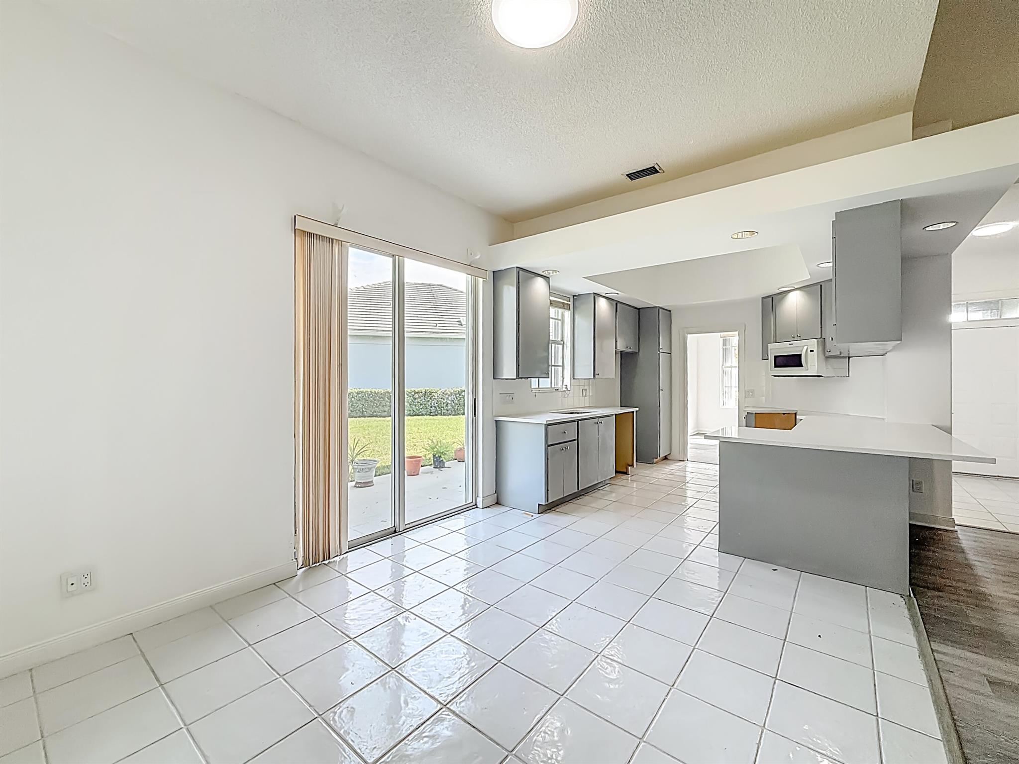 240 NW Bentley Circle