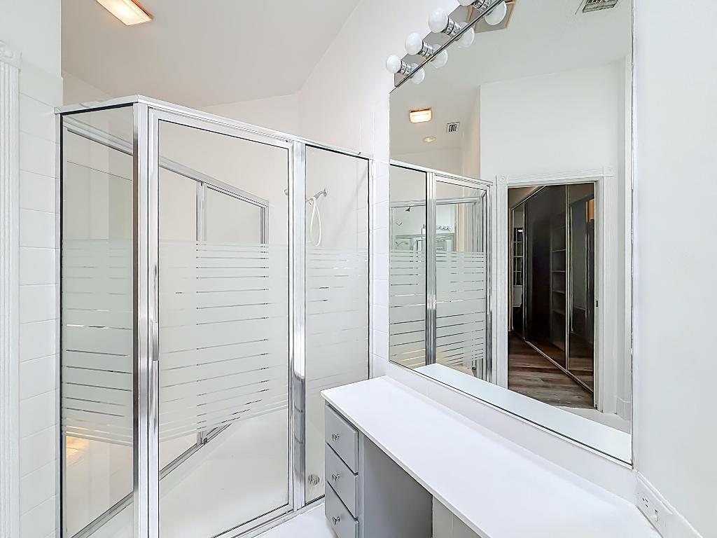 240 NW Bentley Circle