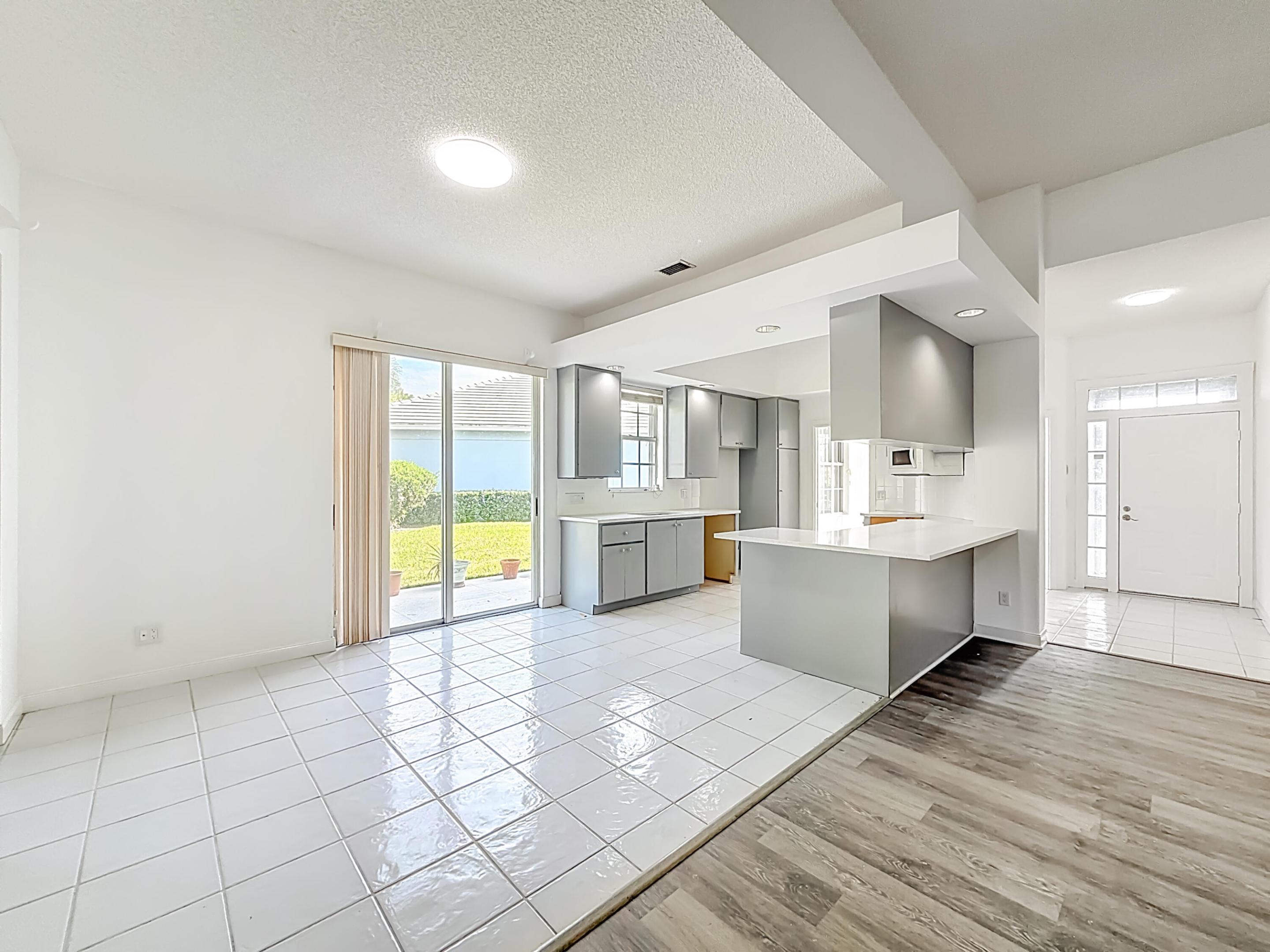 240 NW Bentley Circle