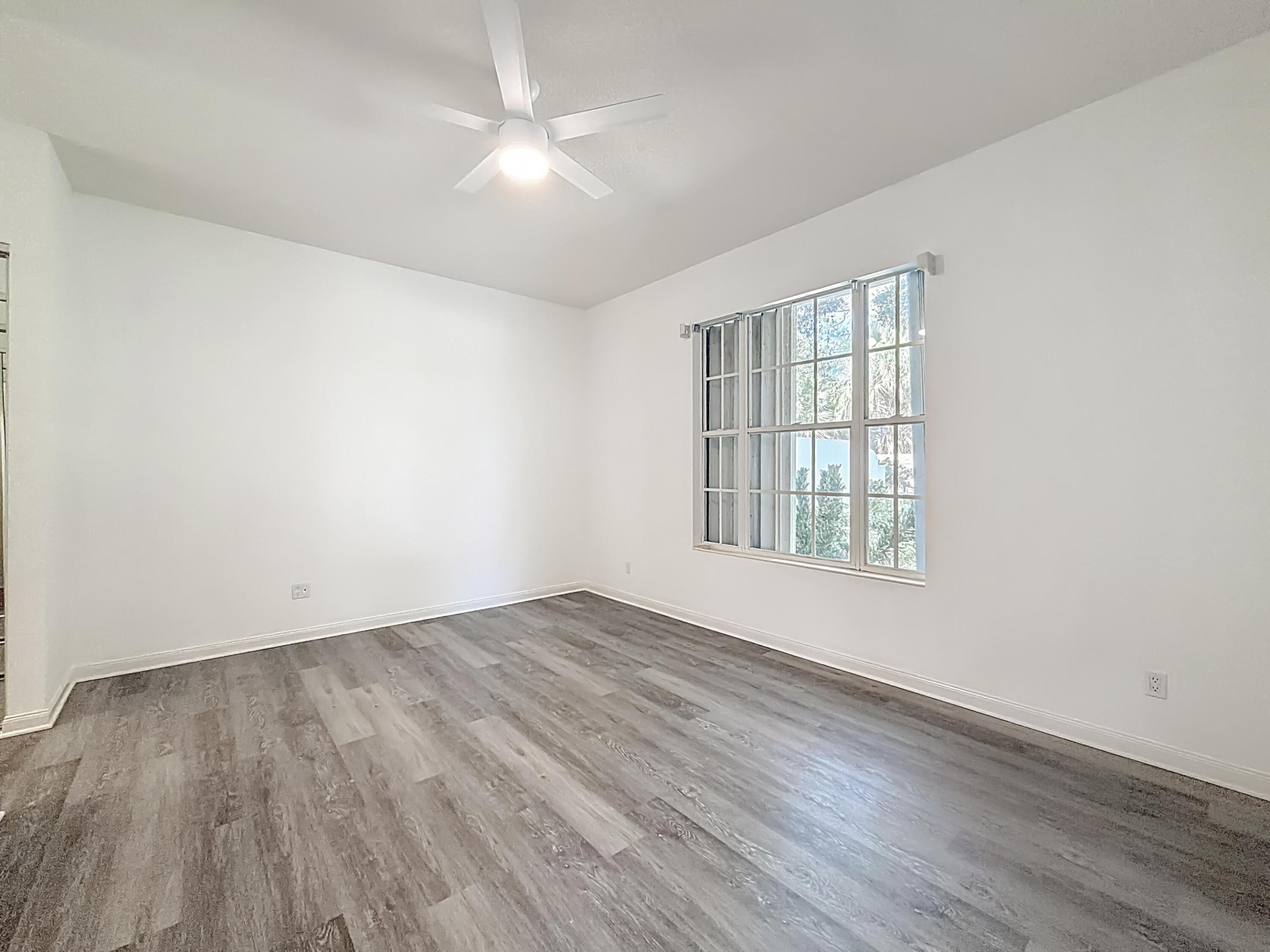 240 NW Bentley Circle