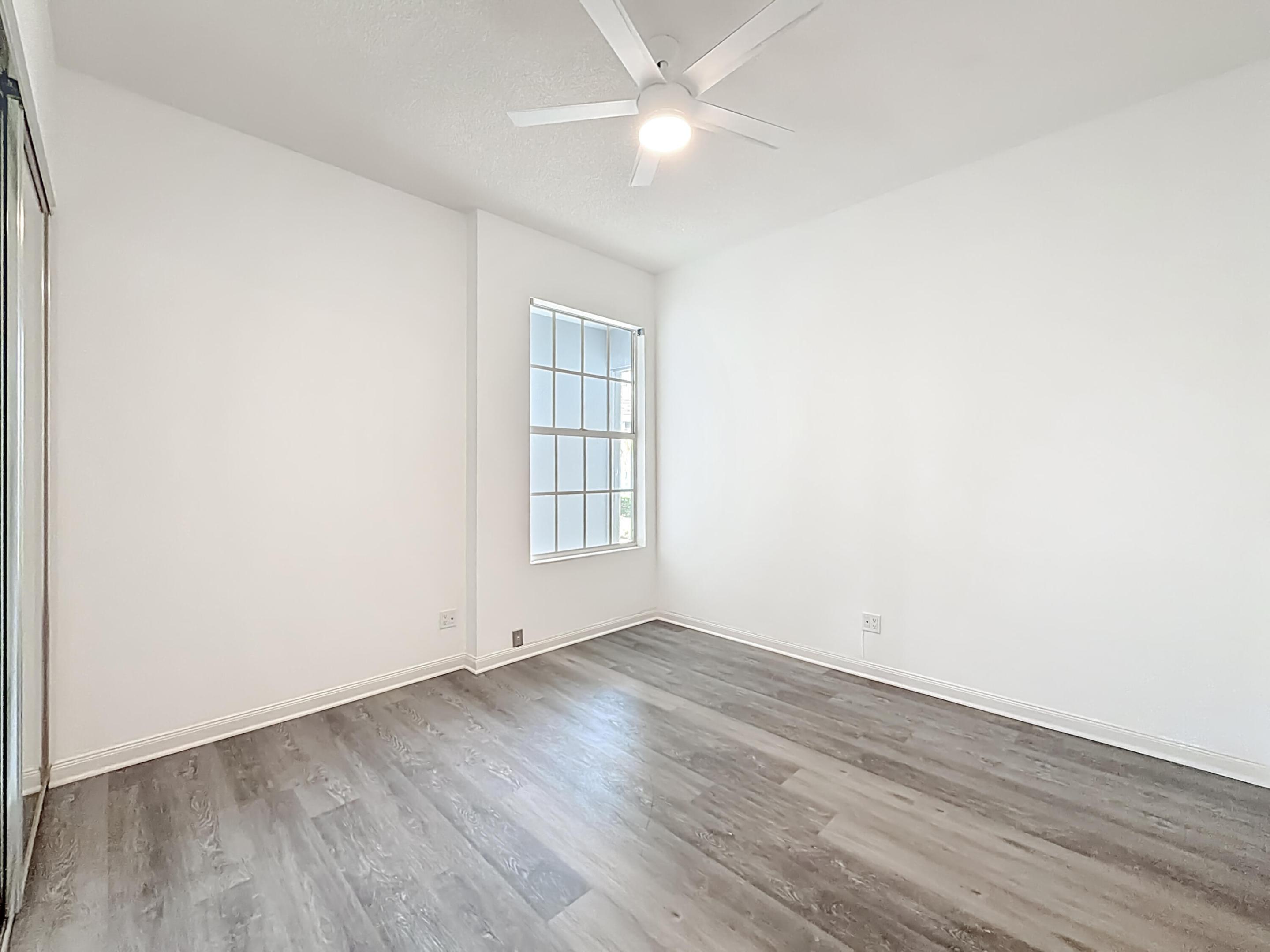 240 NW Bentley Circle