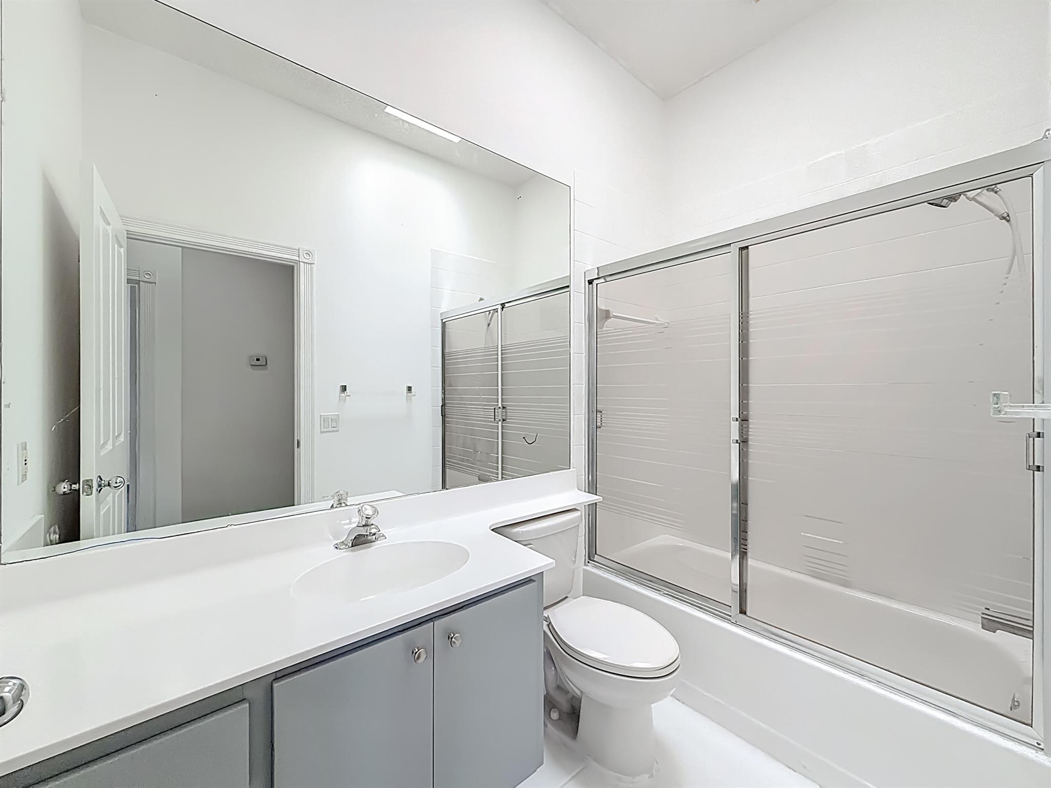 240 NW Bentley Circle