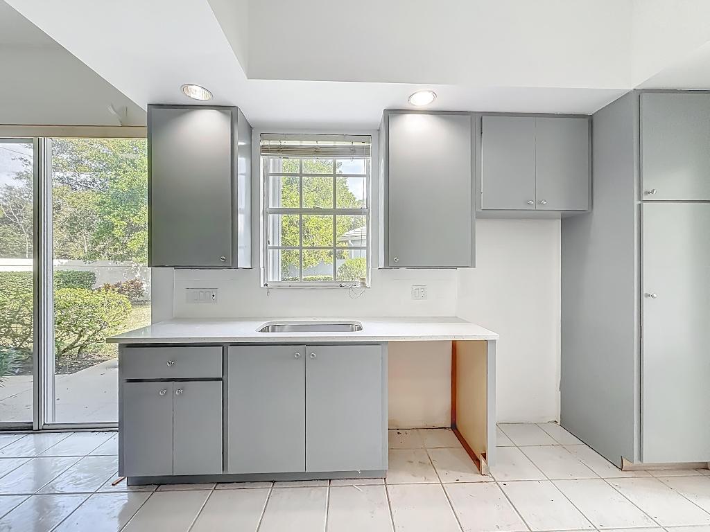 240 NW Bentley Circle